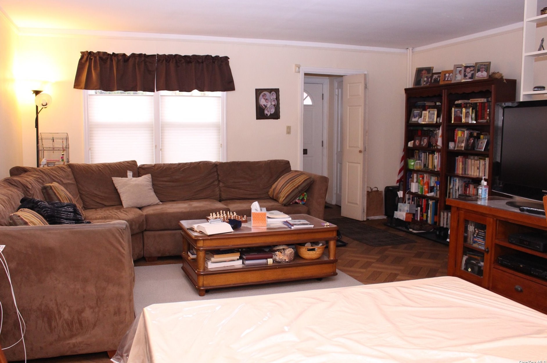 56-48 206th St, Flushing, NY 11364-1348
