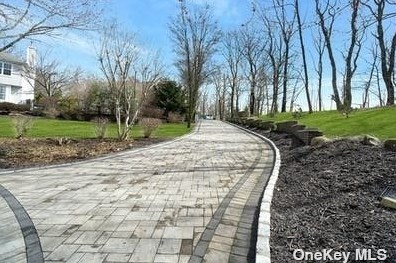 5 Looking Glass Ct, Smithtown, NY 11787-1666