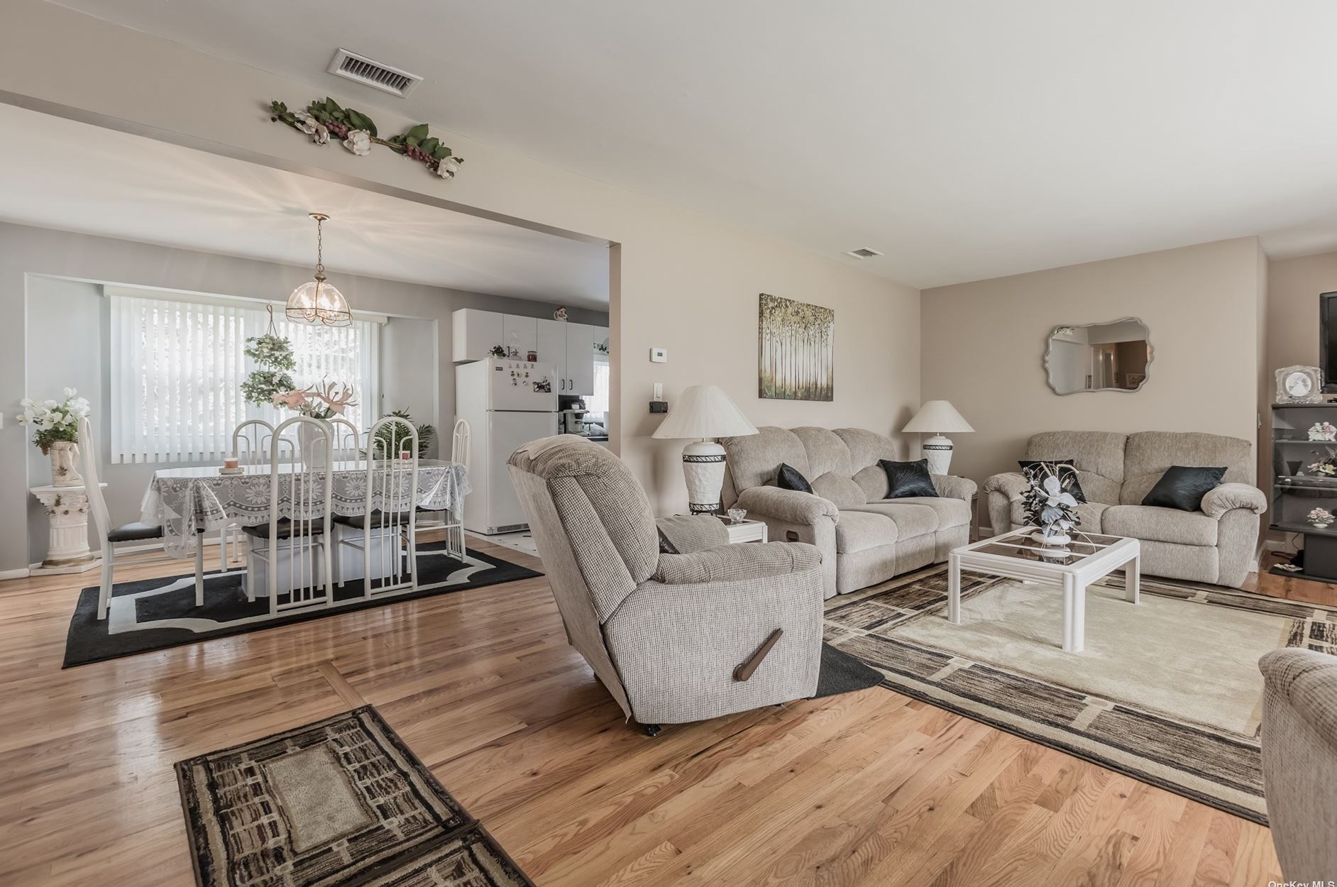 2255 Cox Neck Rd, Mattituck, NY 11952-1463