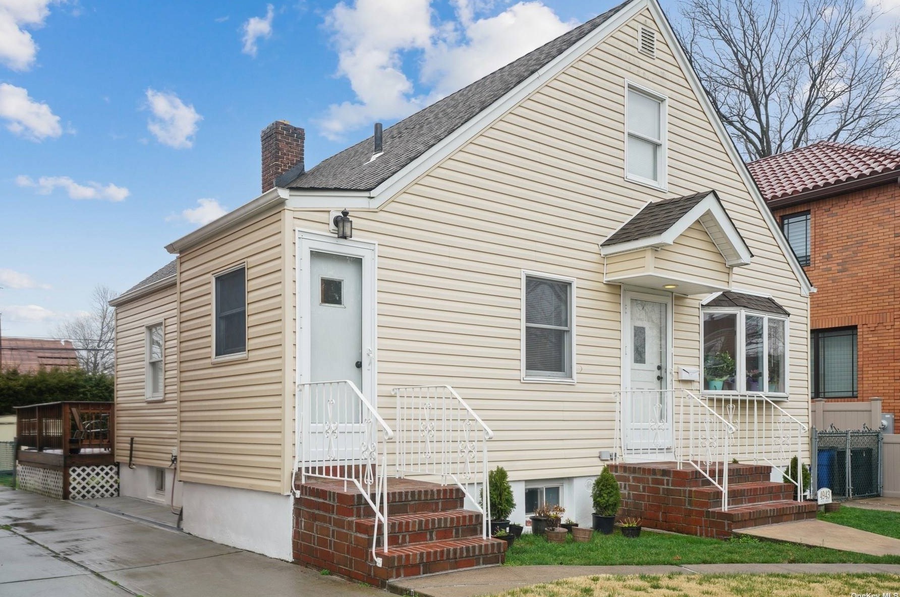 49-43 167th St, Flushing, NY 11365-1125