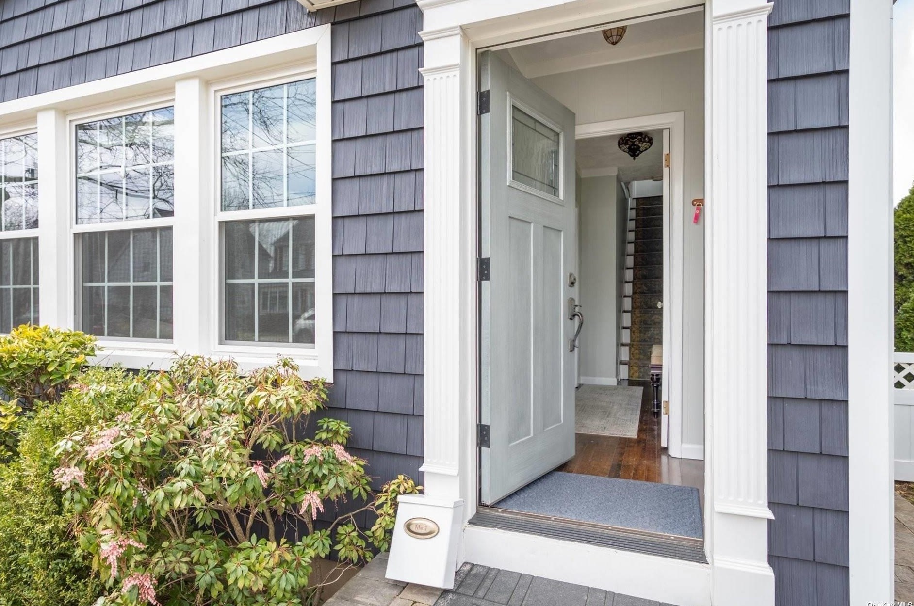 176 Capitol Ave, Williston Park, NY 11596-1118