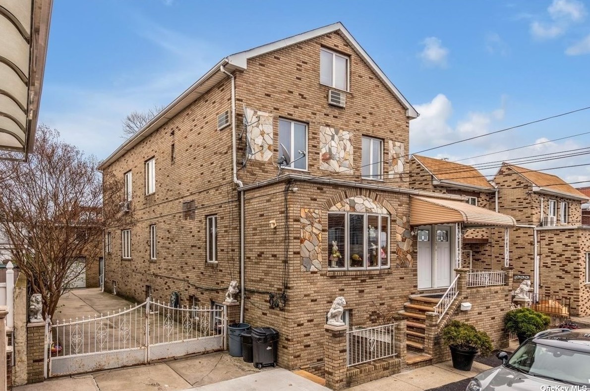 53-39 67th St, Flushing, NY 11378-3776