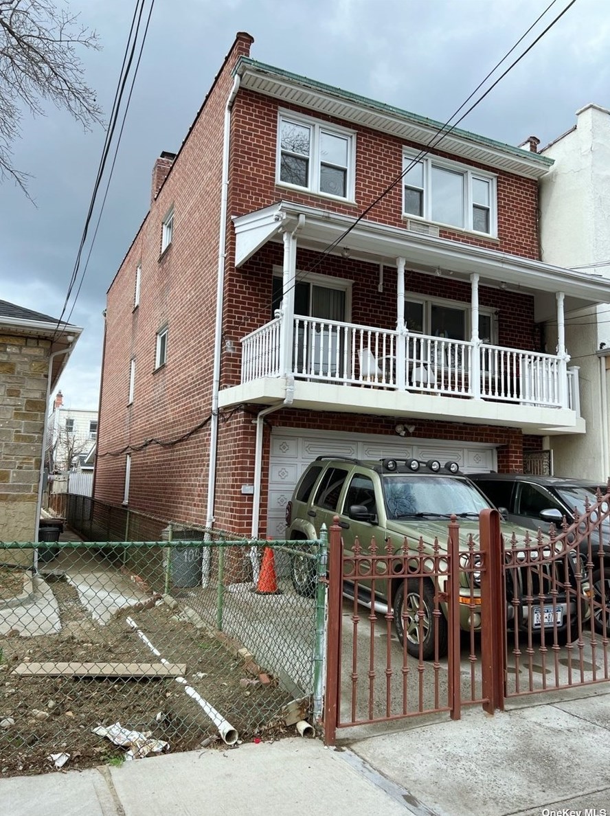104-47 47th Ave, Flushing, NY 11368-6128