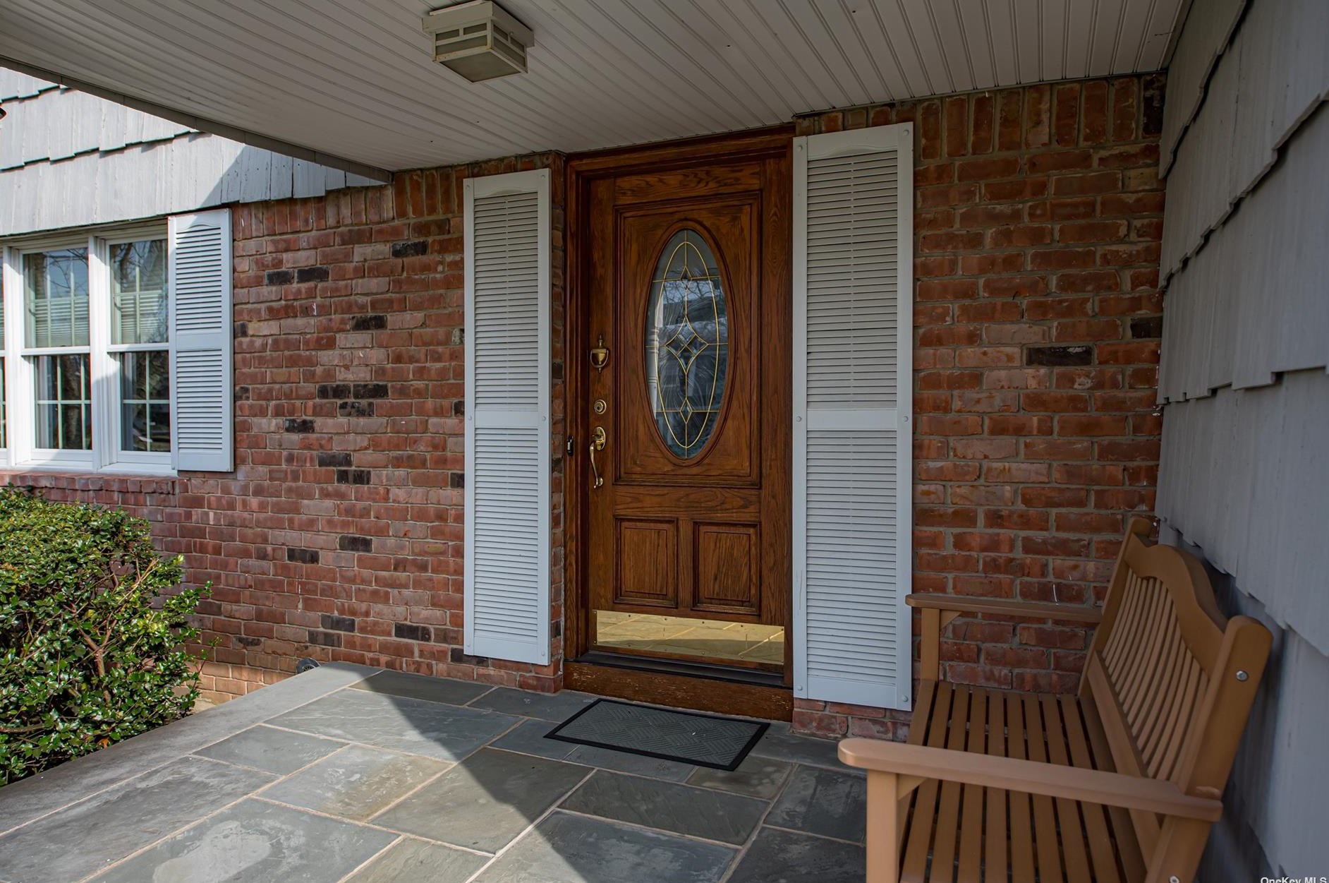 7 Sherry Ln, Hauppauge, NY 11788-2719