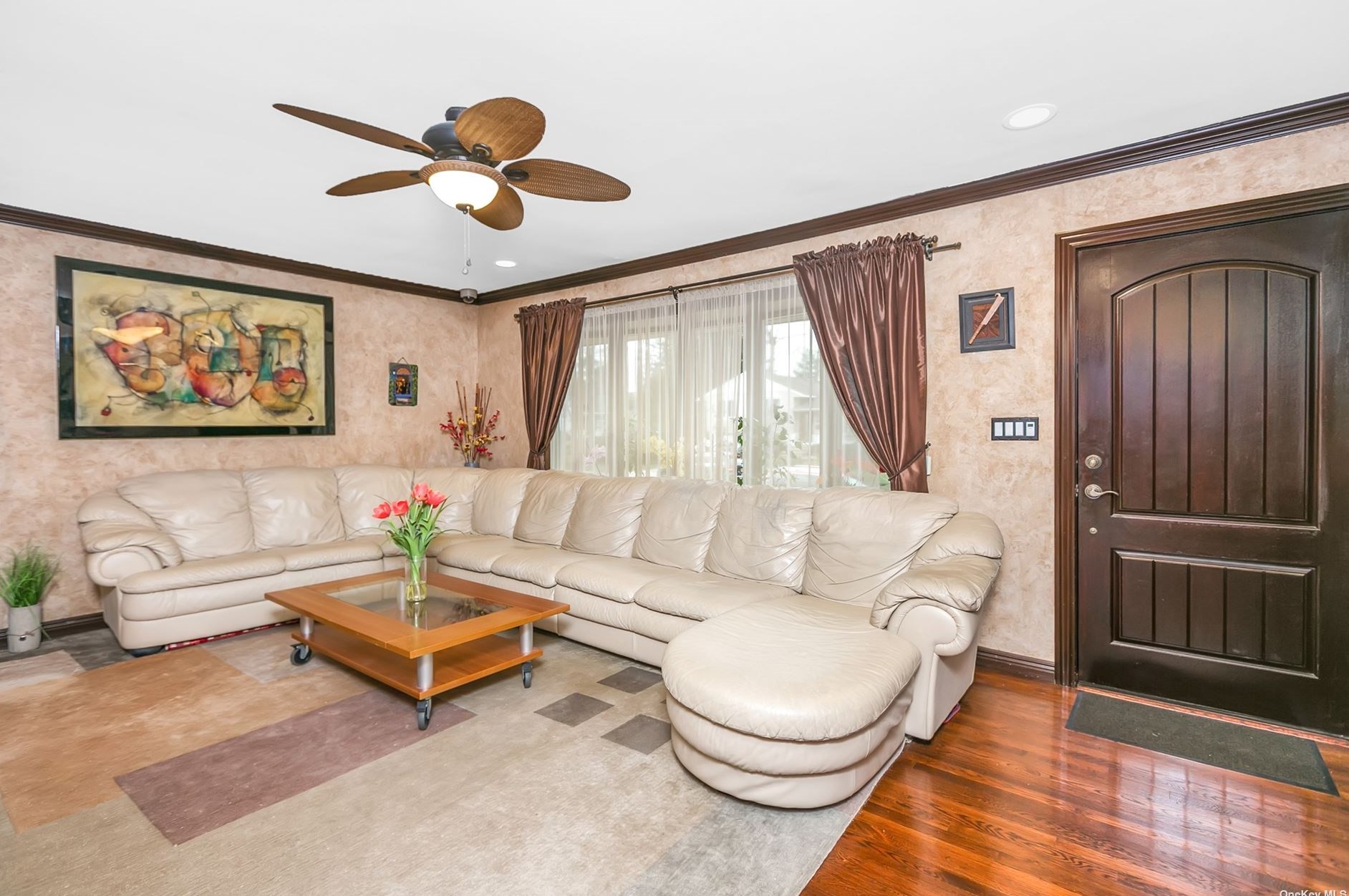 18 Flo Dr, Syosset, NY 11791-3904