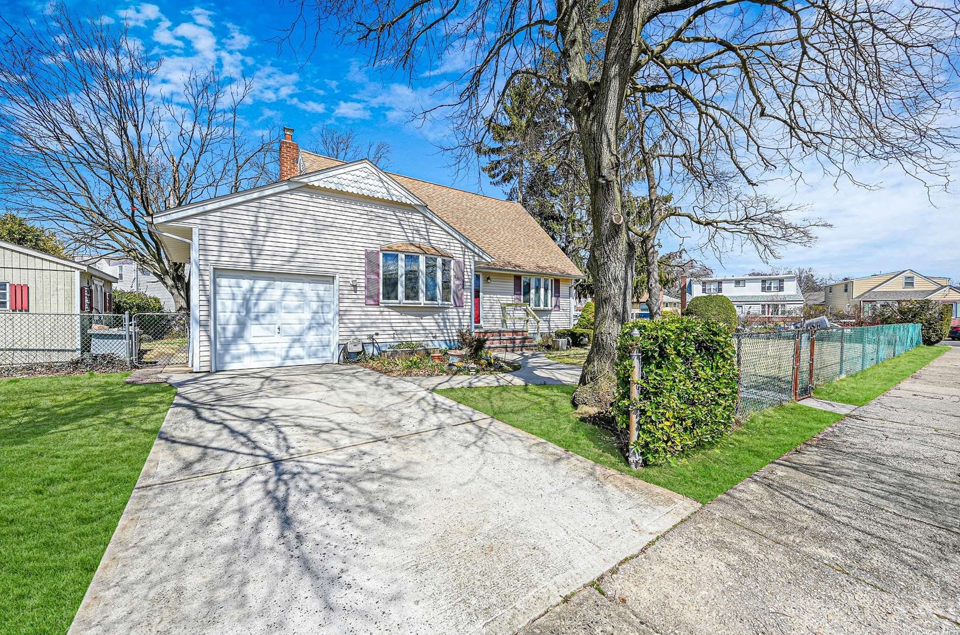 1103 Cornelius Ct, Hempstead, NY 11553-1419
