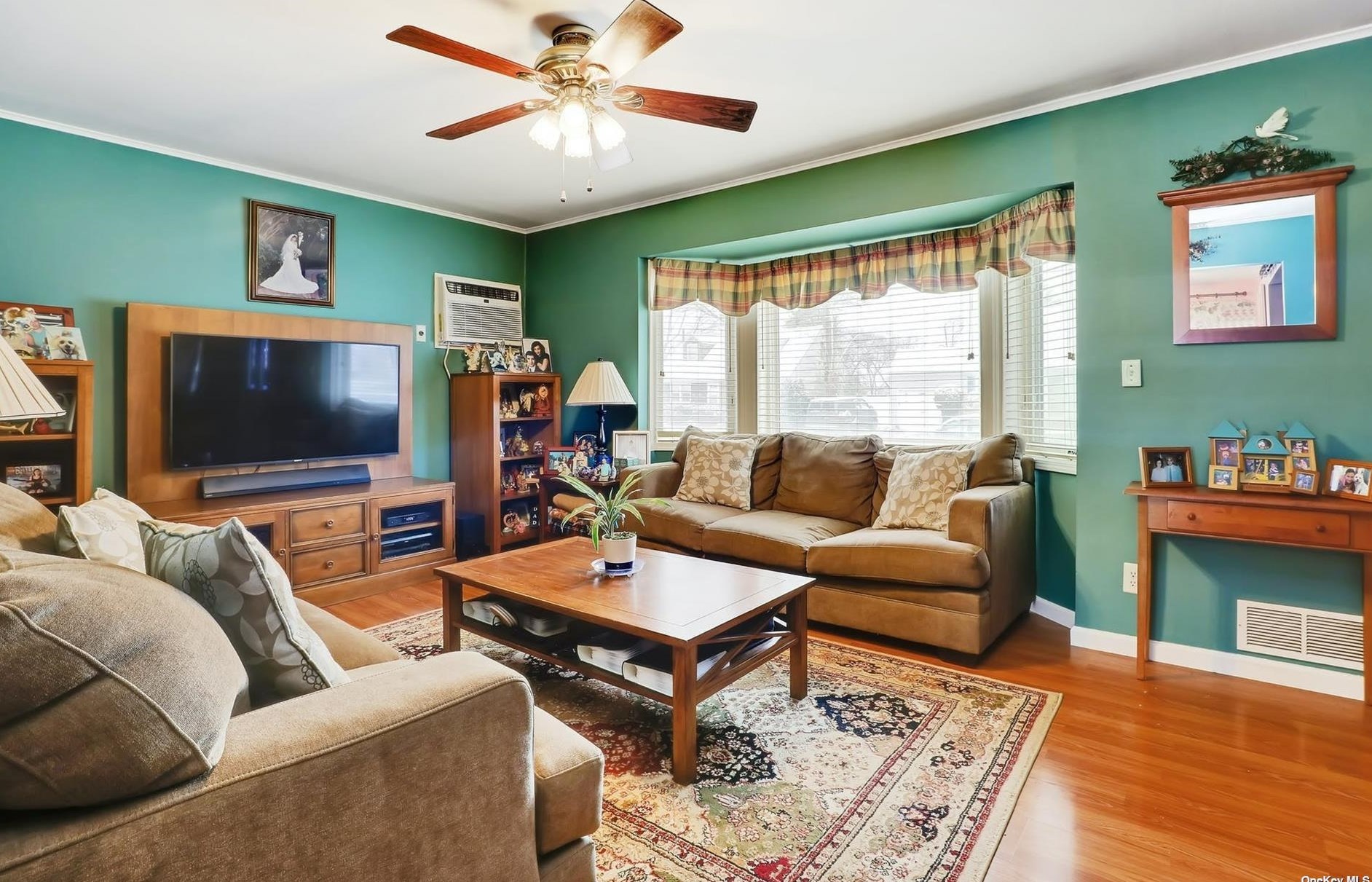 104 Barbara Dr, Hempstead, NY 11554-1111
