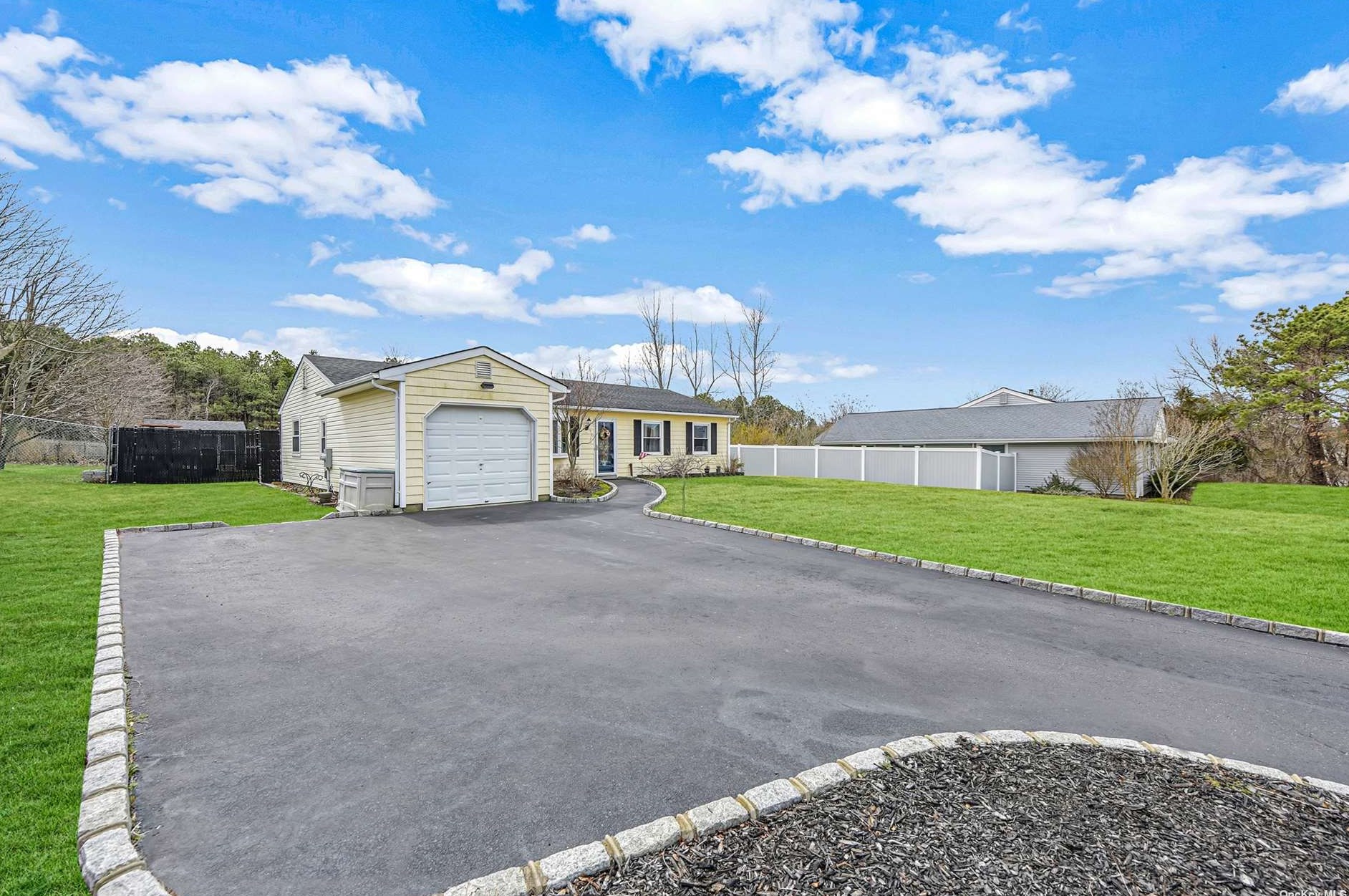 6 Malcolm St, North Bellport, NY 11713-1008