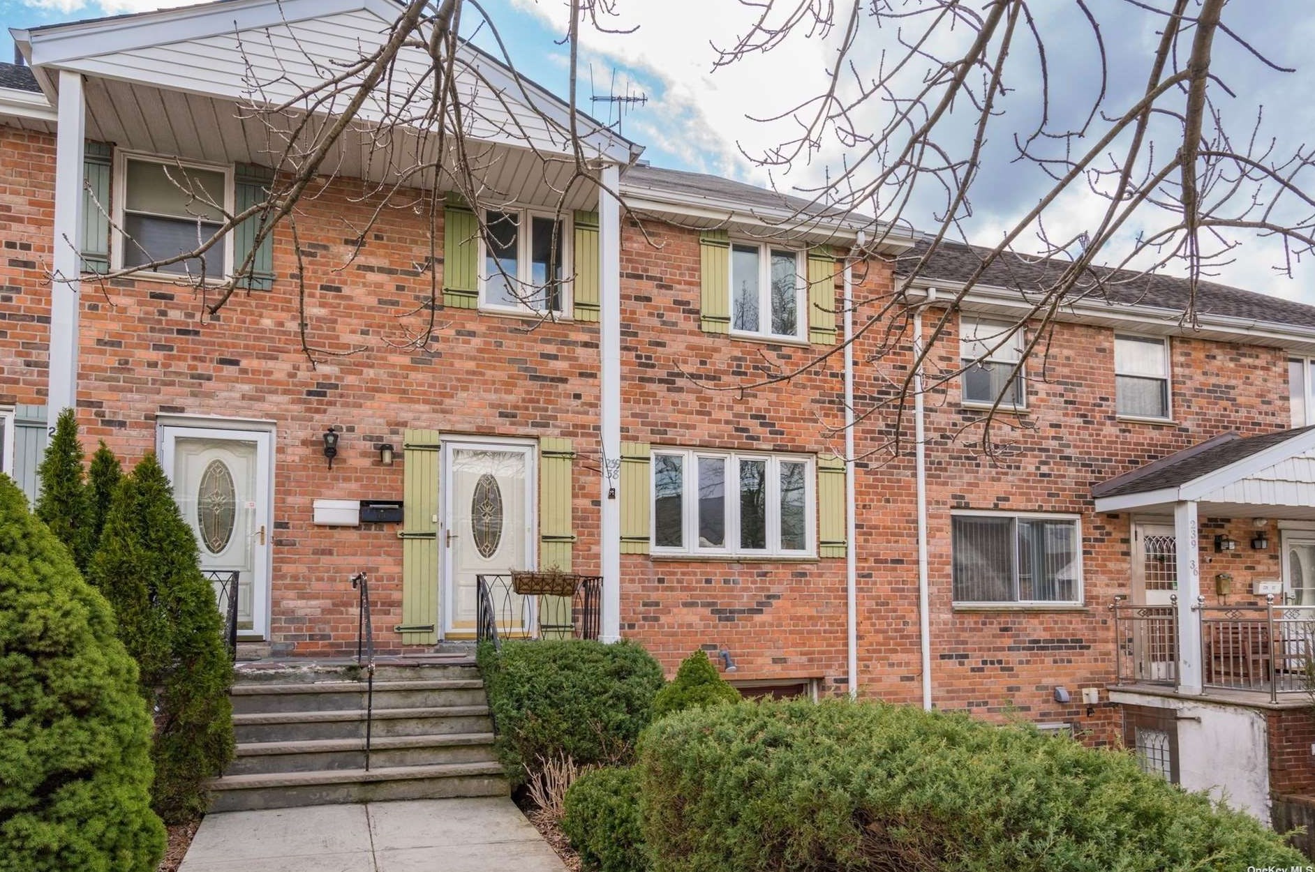 239-38 66th Ave, Flushing, NY 11362-5209