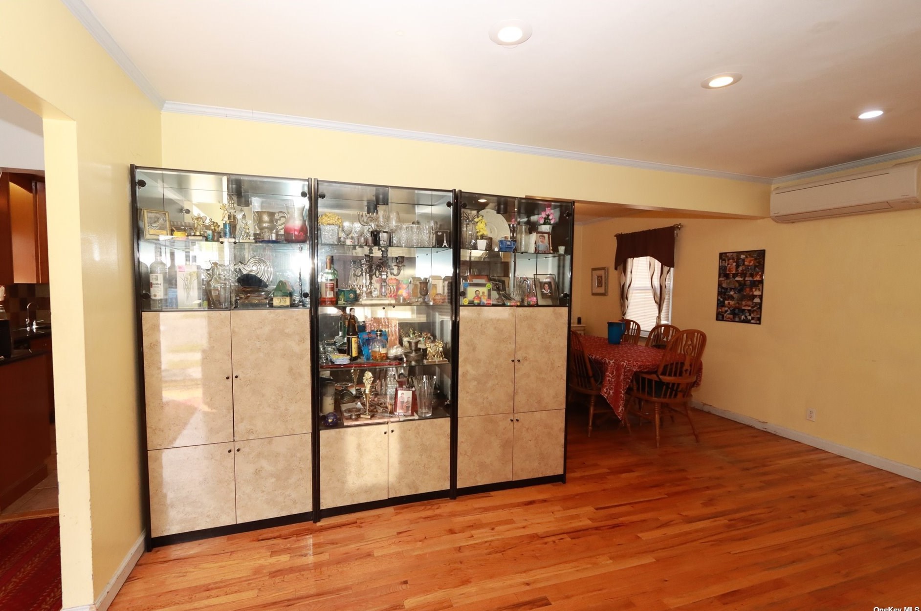 73-18 171st St, Flushing, NY 11366-1541