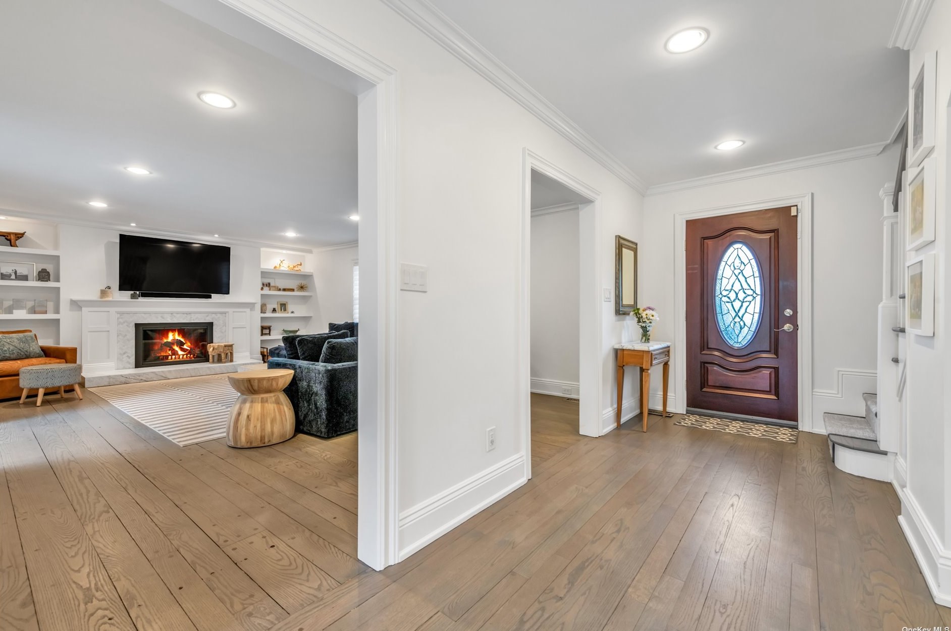 10 Briarcliff Dr, Port Washington, NY 11050-4128