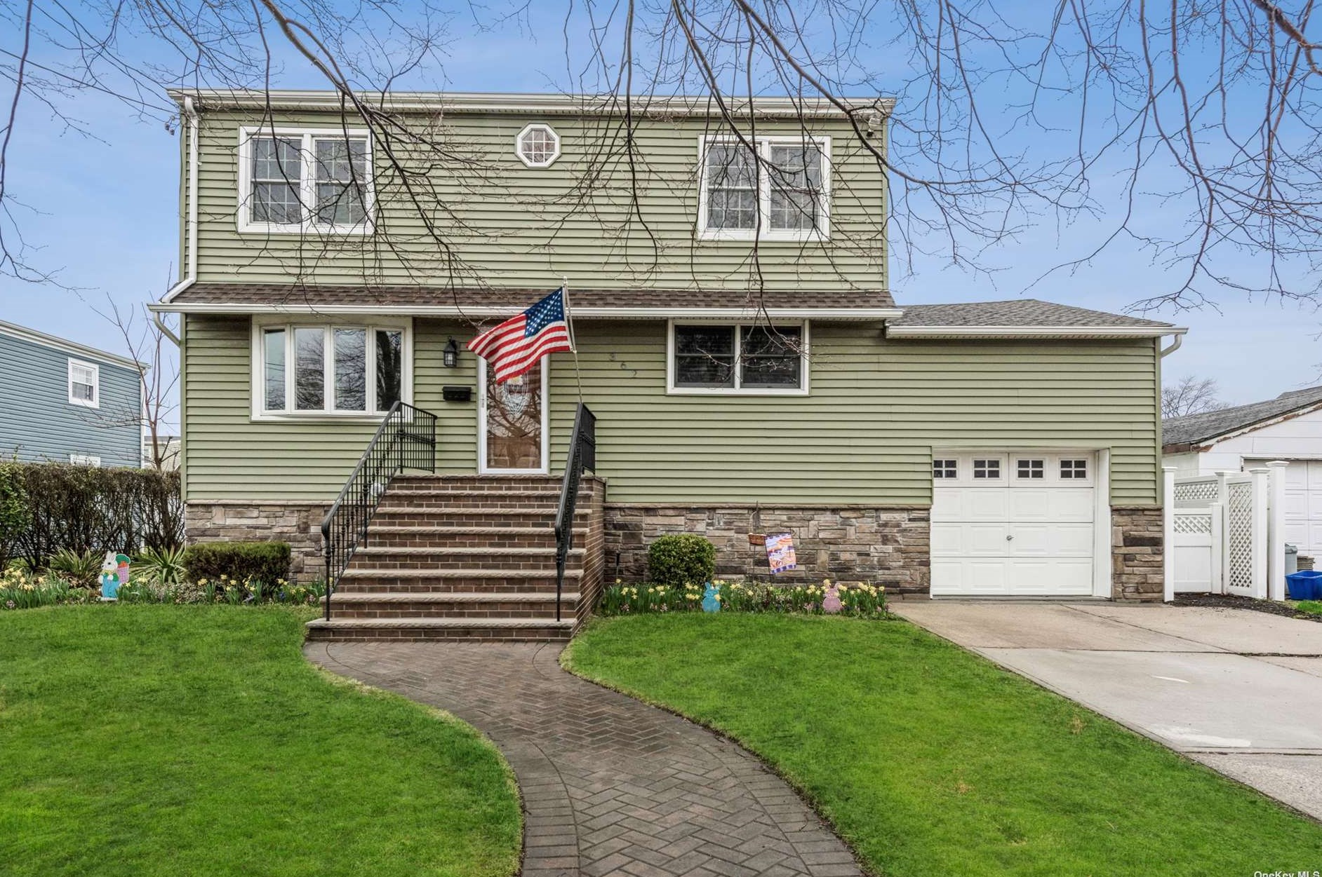 362 Evans Ave, Rockville Centre, NY 11572-3832