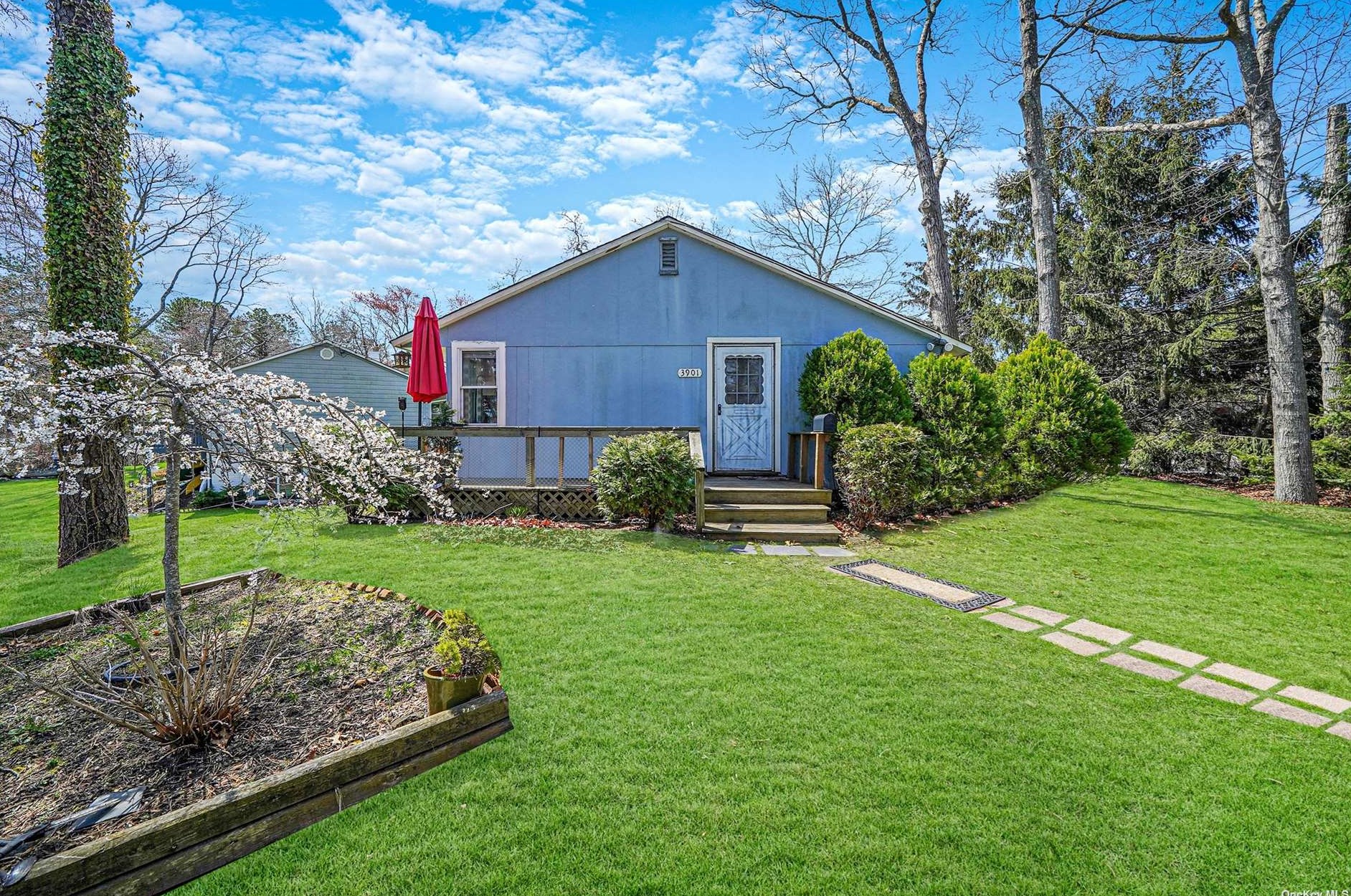 3901 Lake Ave, Northampton, NY 11901-3419
