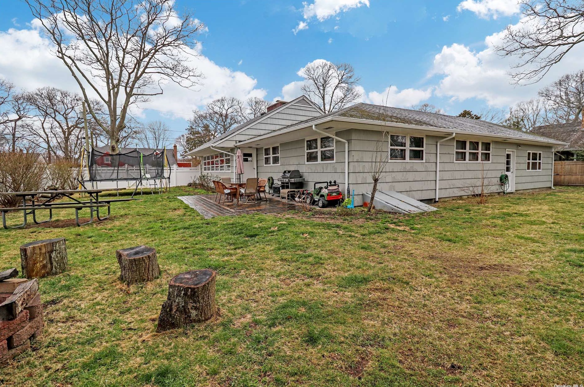 65 Ketcham Ave, Canaan Lake, NY 11772-2525