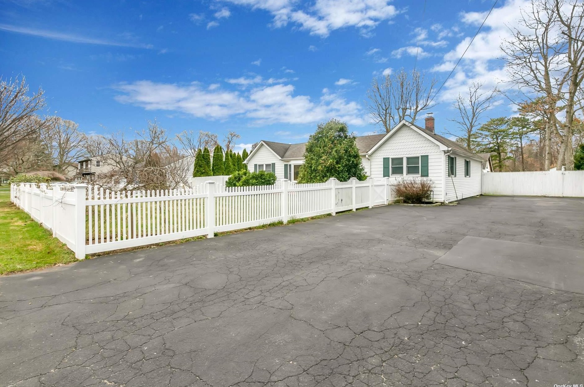 888 Connetquot Ave, Islip Terrace, NY 11752