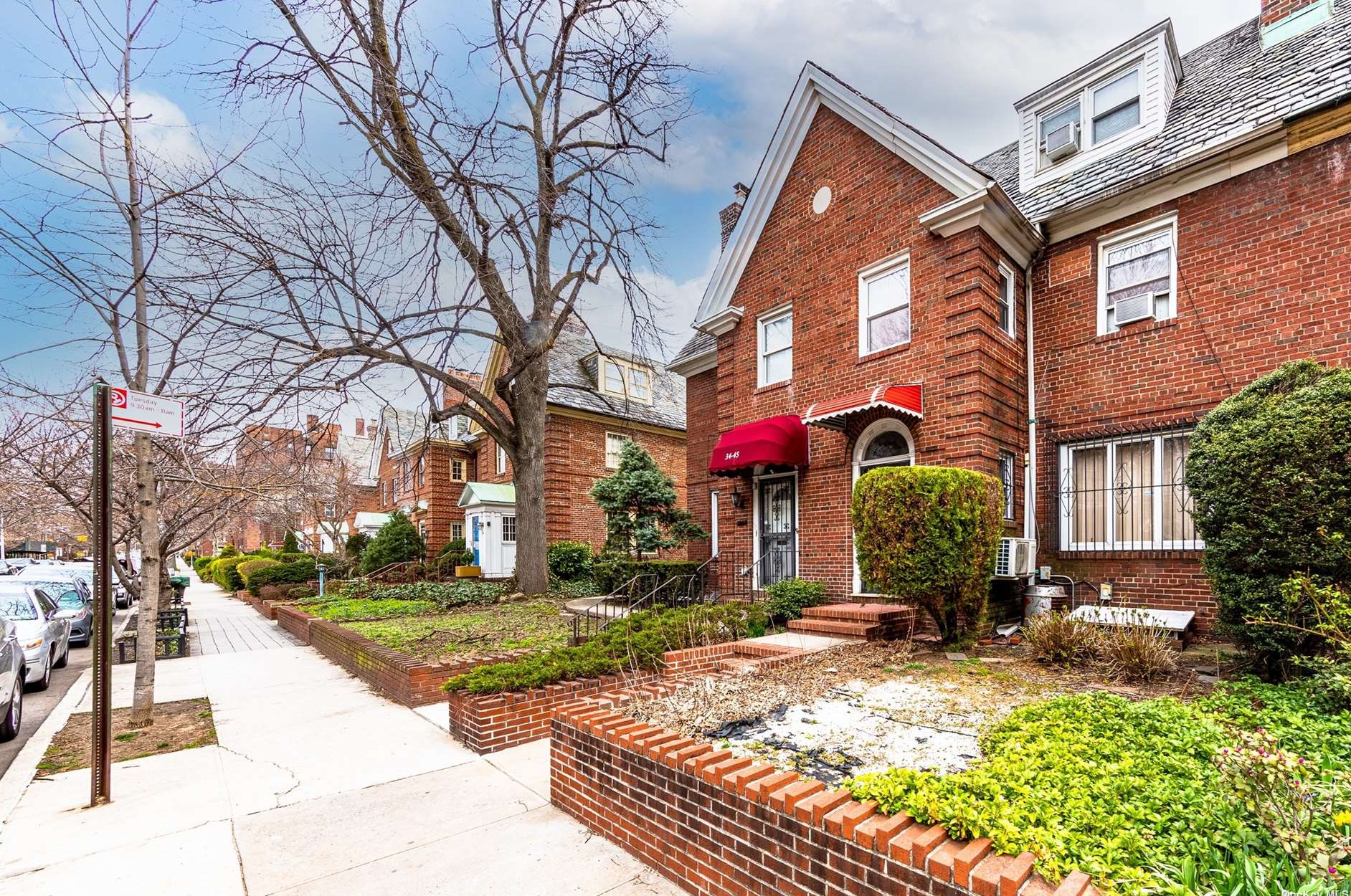 34-47 84th St, Flushing, NY 11372-1605