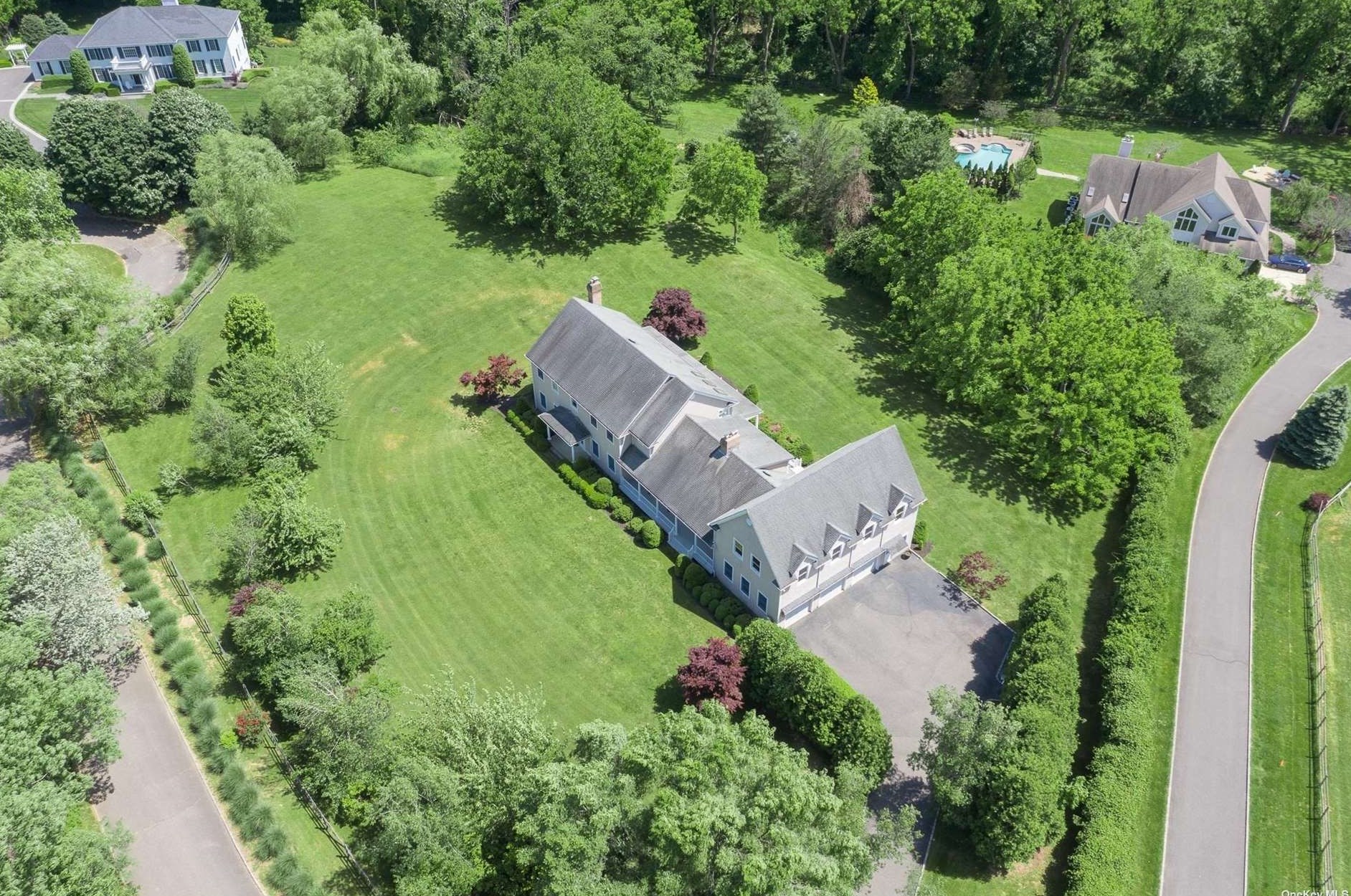 5 Equine Ln, Head Of The Harbor, NY 11780-3517