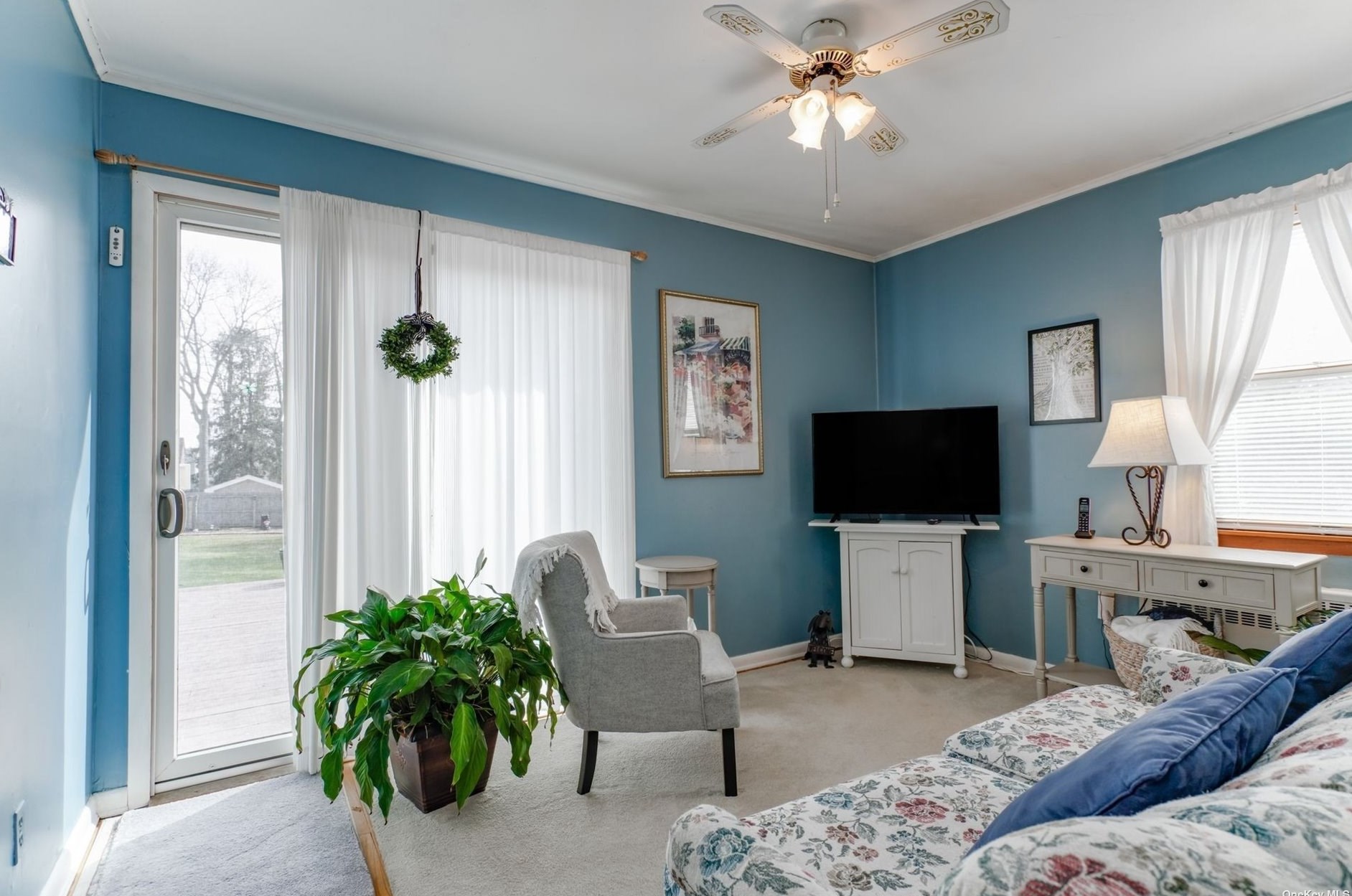 6 Cutting St, Hunt NY 11743-5522 exterior