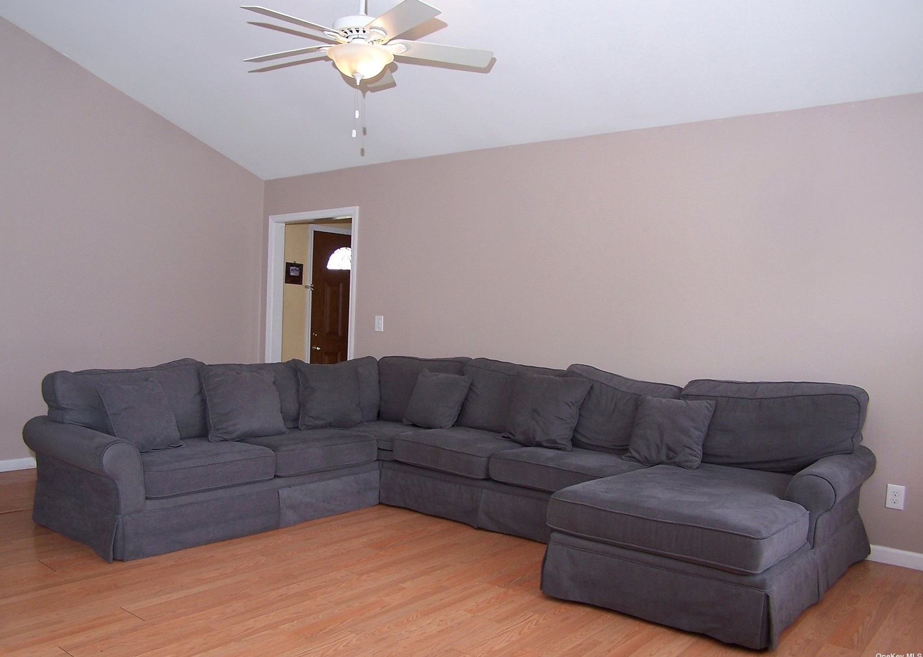 41 Morton St, Prt Jefferson Station, NY 11776-3916