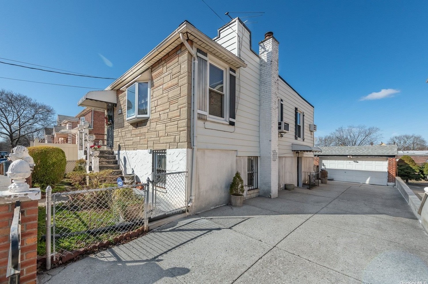 21-16 74th St, Flushing, NY 11370-1146