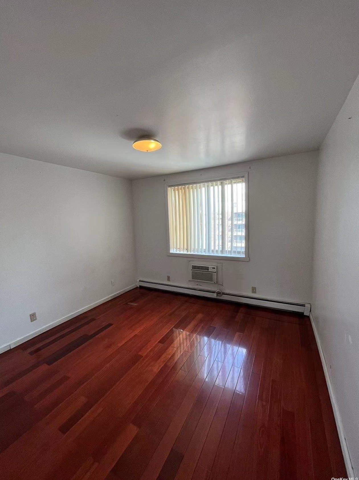 13987 35th Ave, Flushing, NY 11354-3546