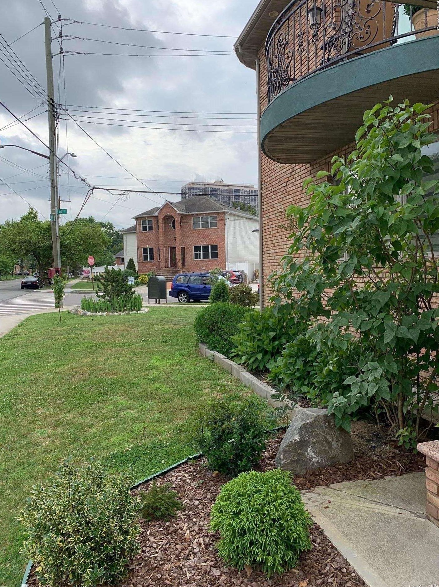 58 Hewlett St, Flushing NY  11362-2231 exterior