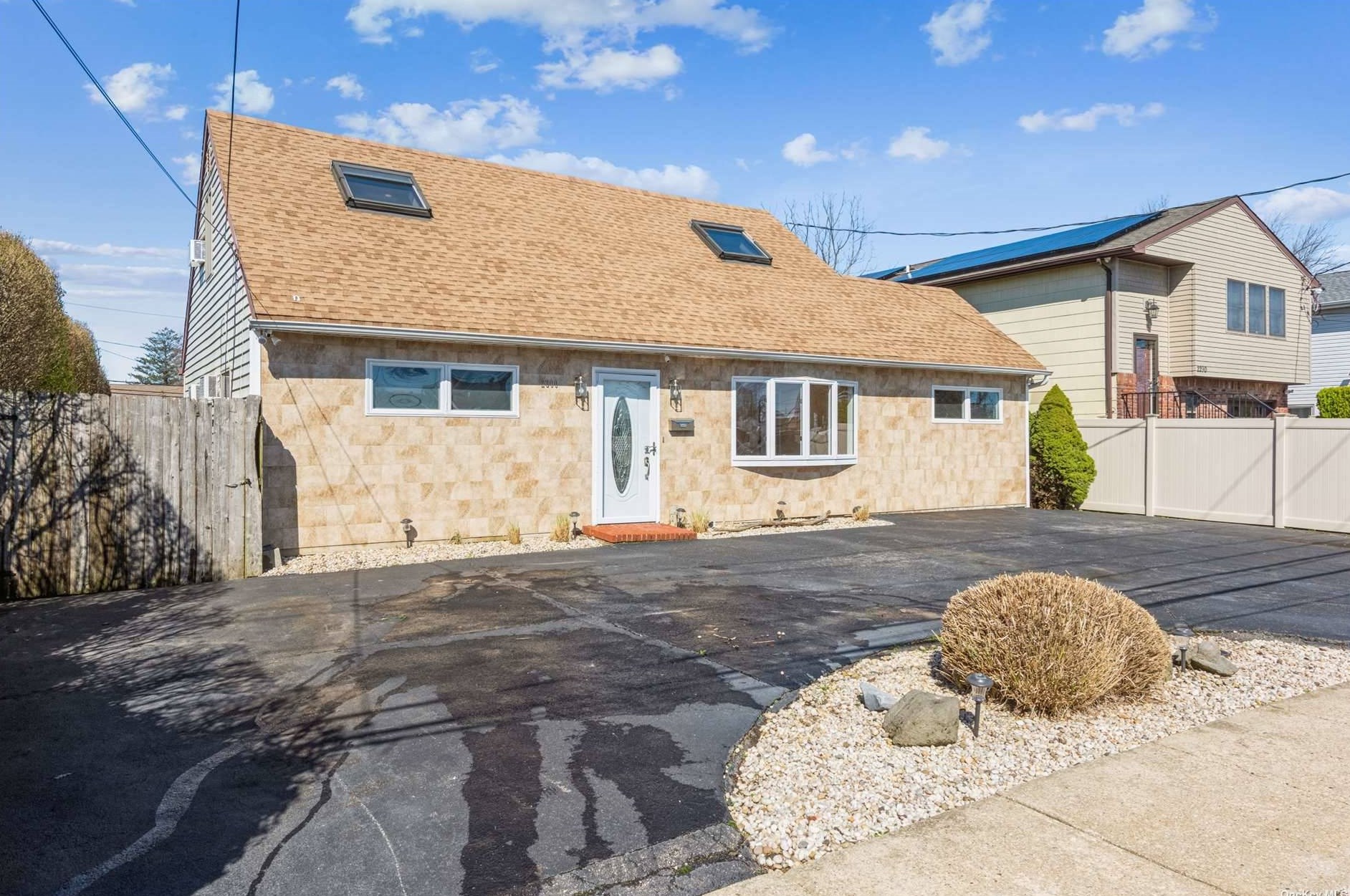 2300 Penatiquit Ave, Seaford, NY 11783