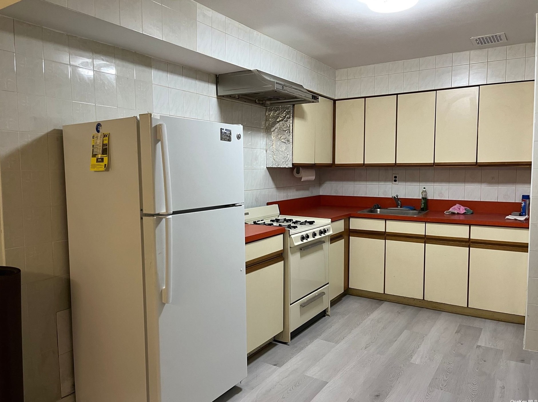 42-18 Hampton St, Flushing, NY 11373-2060