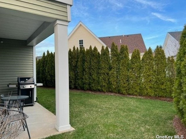 277 Augusta Dr, Gordon Heights, NY