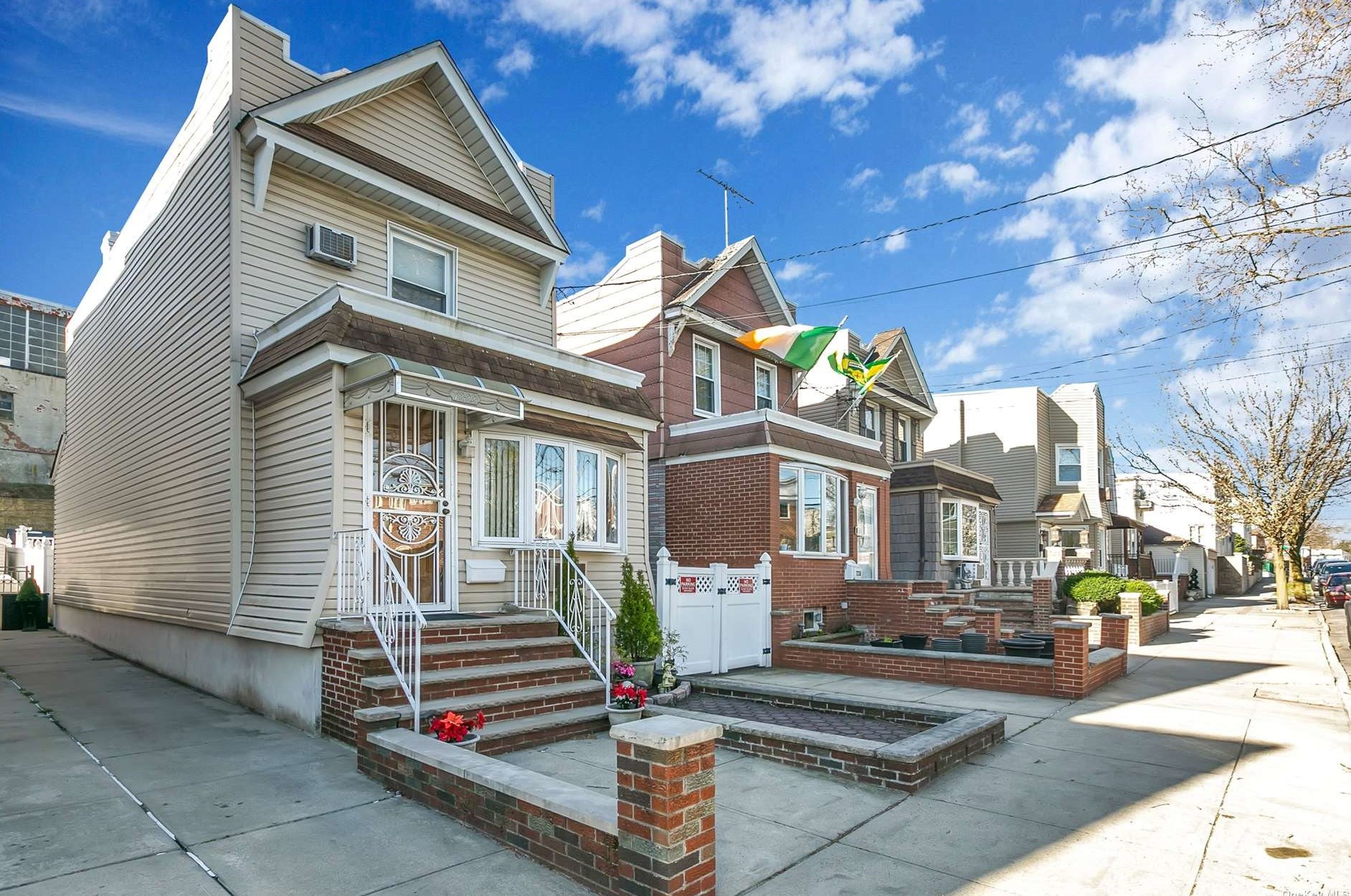 72-22 66th Dr, Flushing, NY 11379-1710