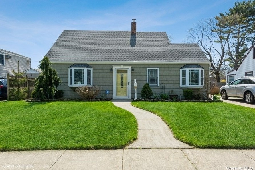 26 Snapdragon Ln, Plainedge, NY 11756-3338