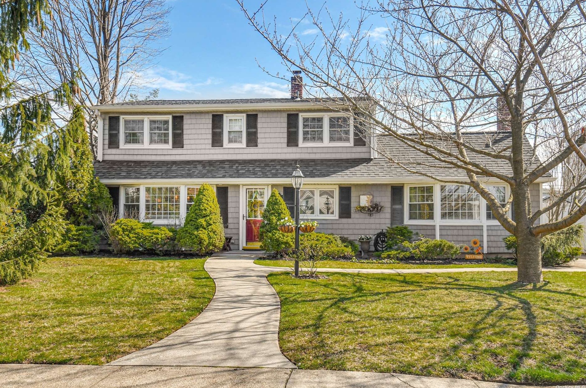 23 Hilltop Rd, Plainedge, NY 11756-2211