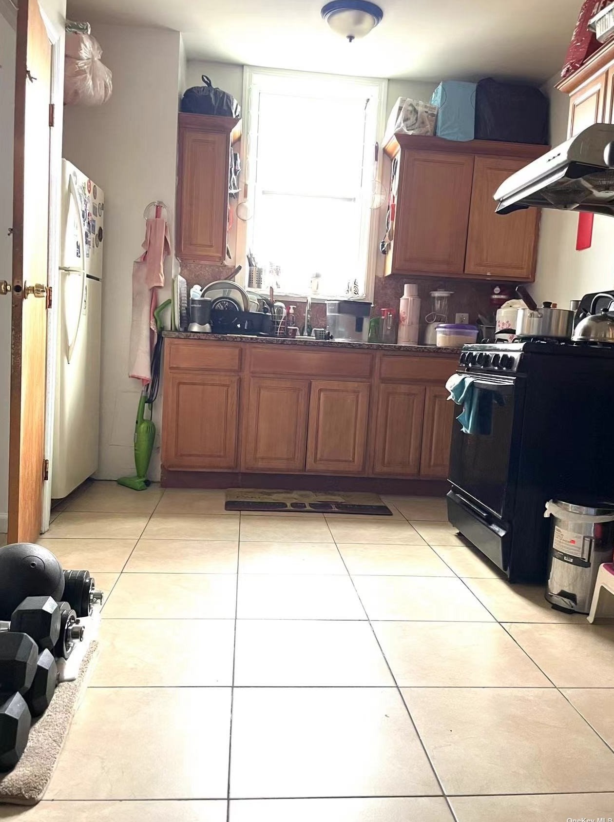 37-43 58th St, Flushing, NY 11377-1218