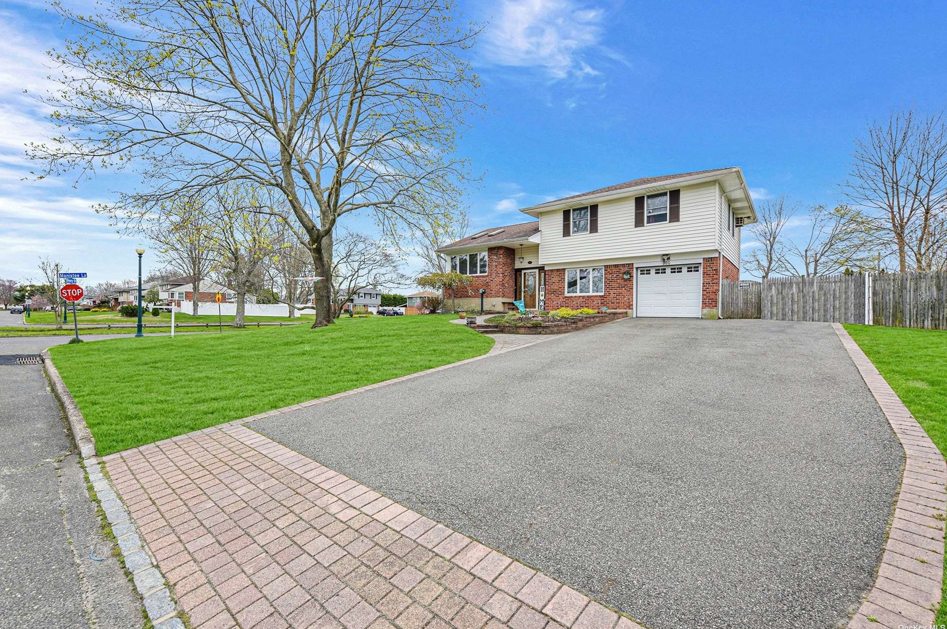 200 Sherry St, East Islip, NY 11730-2830