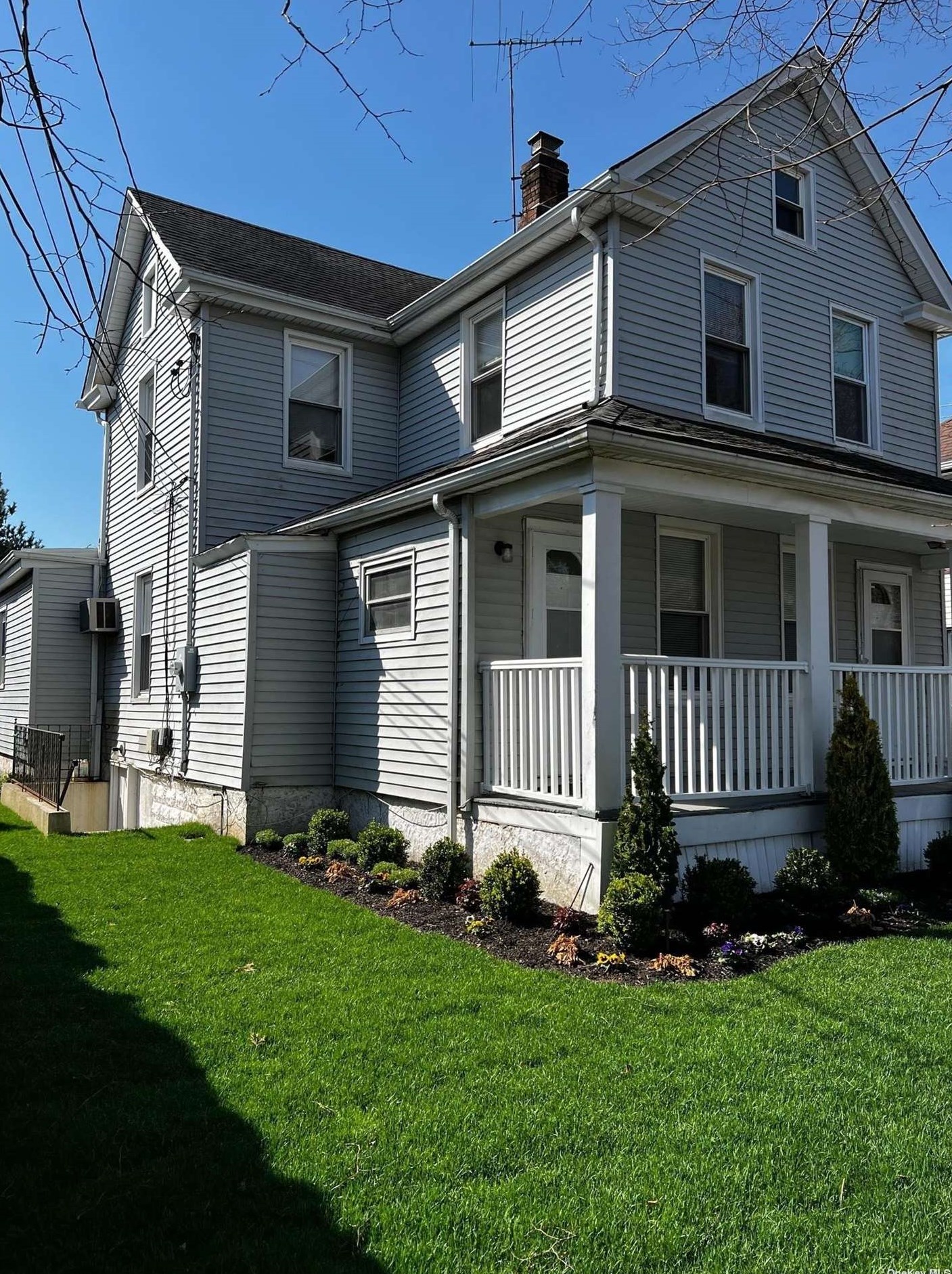 604 1st Ave, New Hyde Park, NY 11040