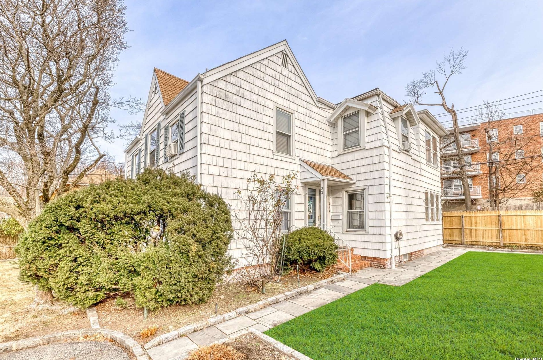33 Central Dr, Port Washington, NY 11050