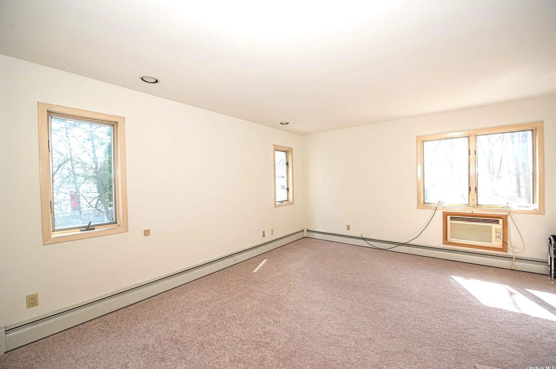 292 Holbrook Rd, Hauppauge NY  11779-1813 exterior