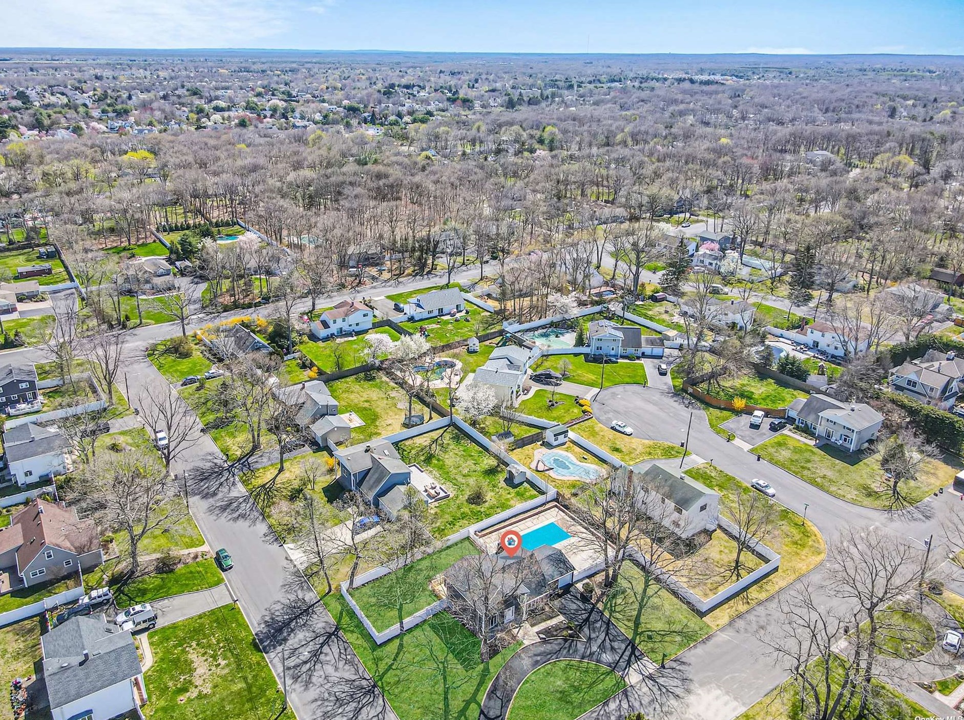 9 Hartwell Dr, Mount Sinai, NY 11766