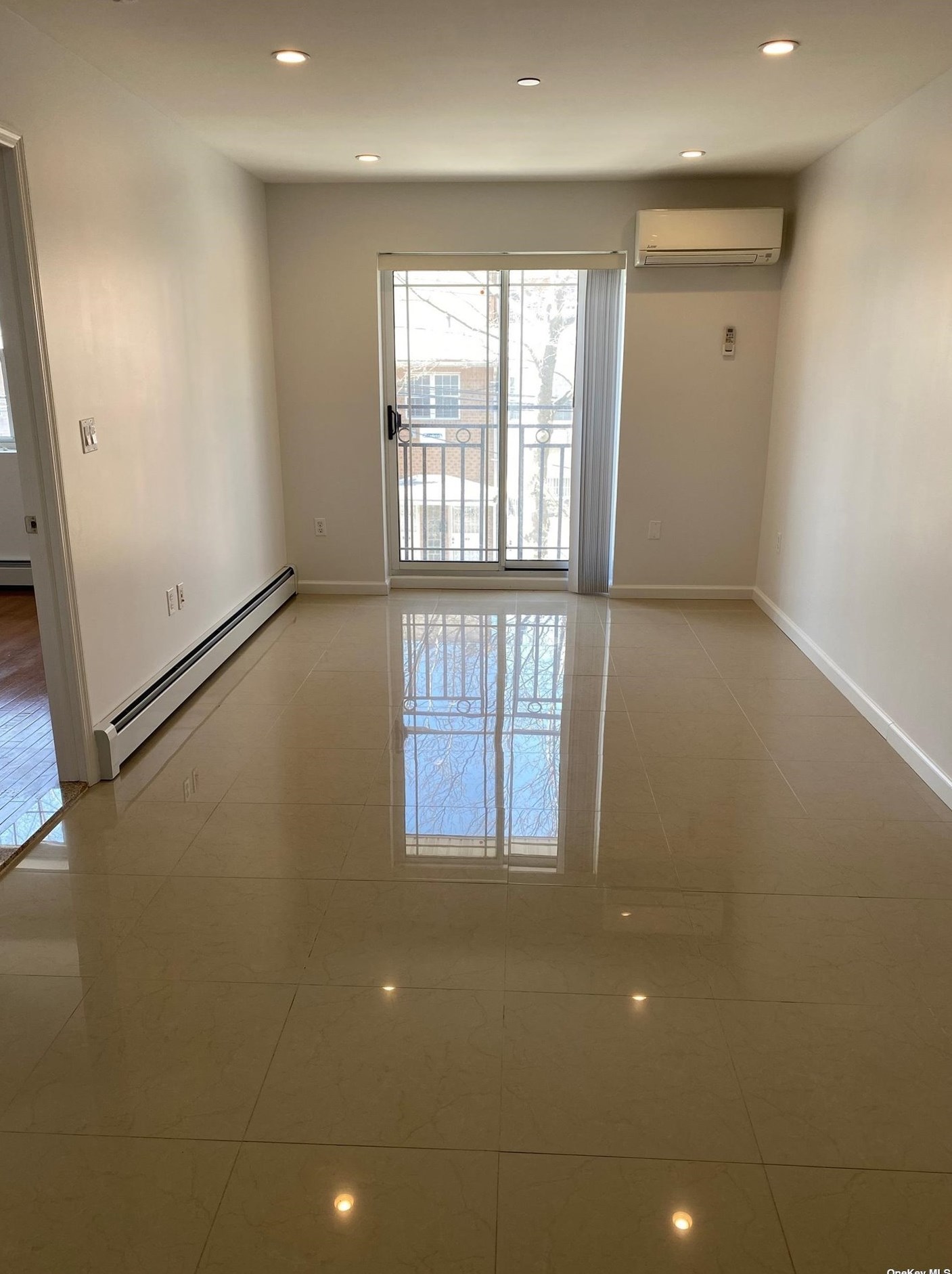 7159 160th St, Flushing, NY 11365-4125