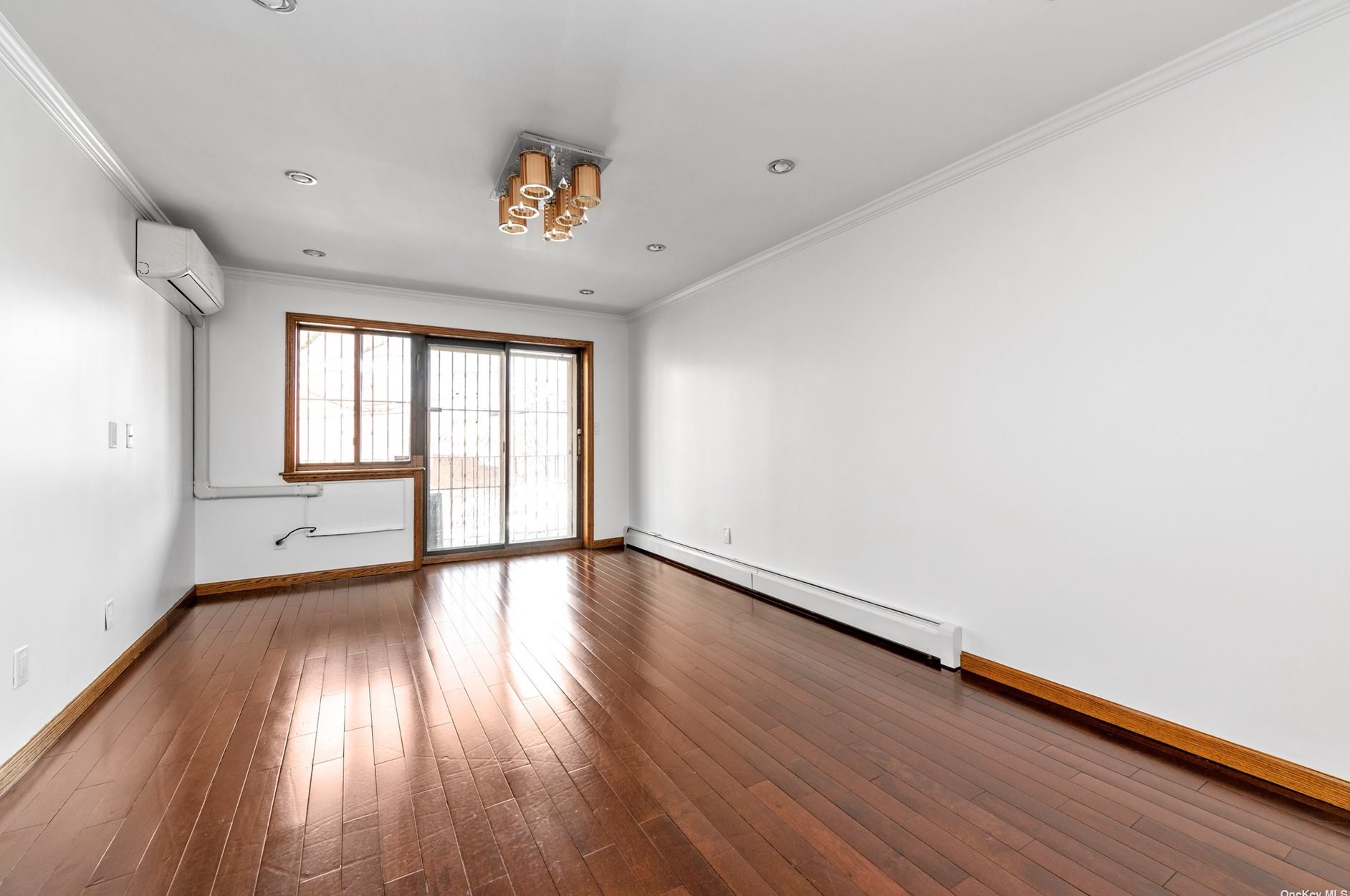 7146 163rd St, Flushing, NY 11365-4217