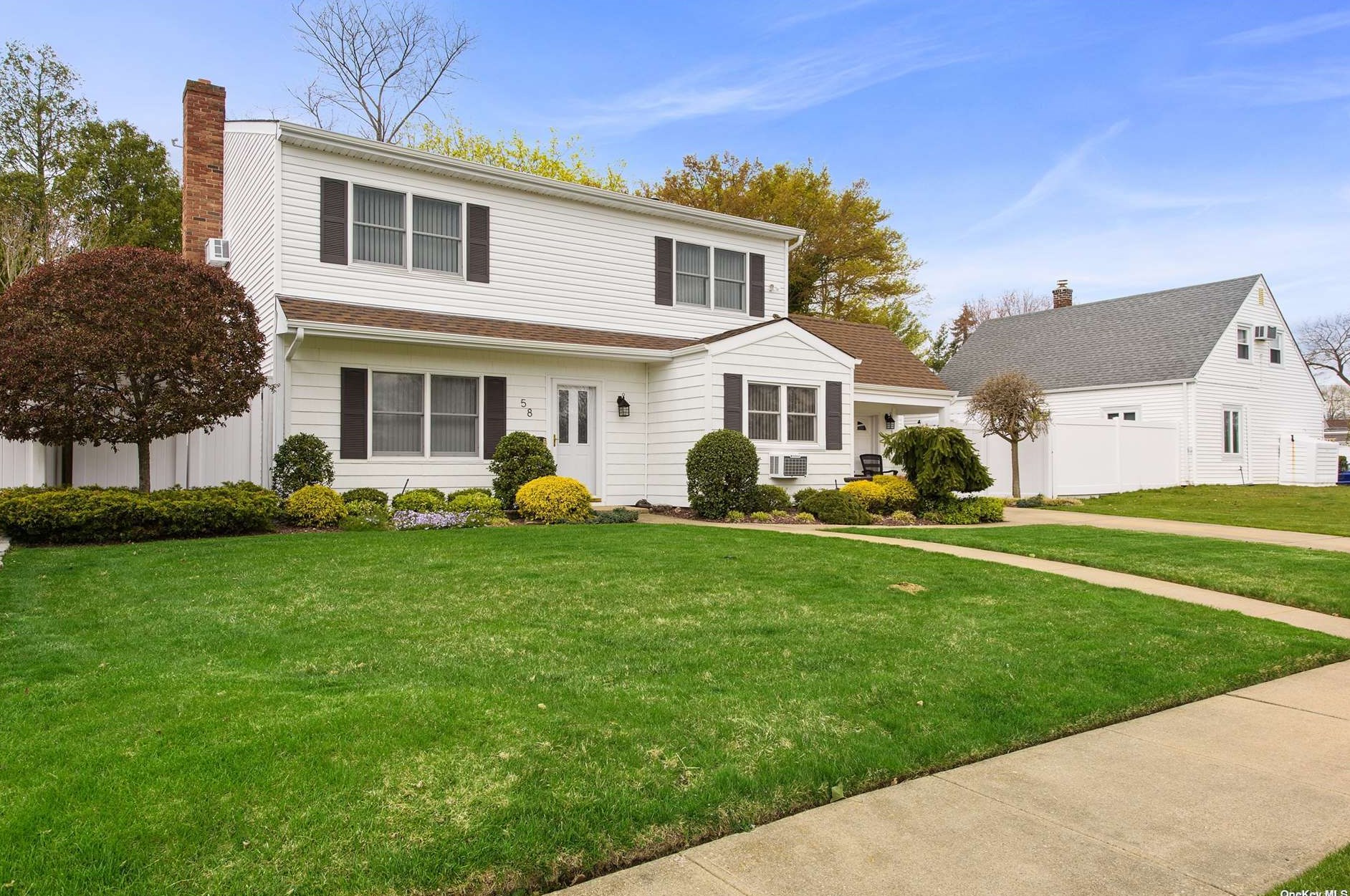 58 Spring Ln, Plainedge, NY 11756-2543
