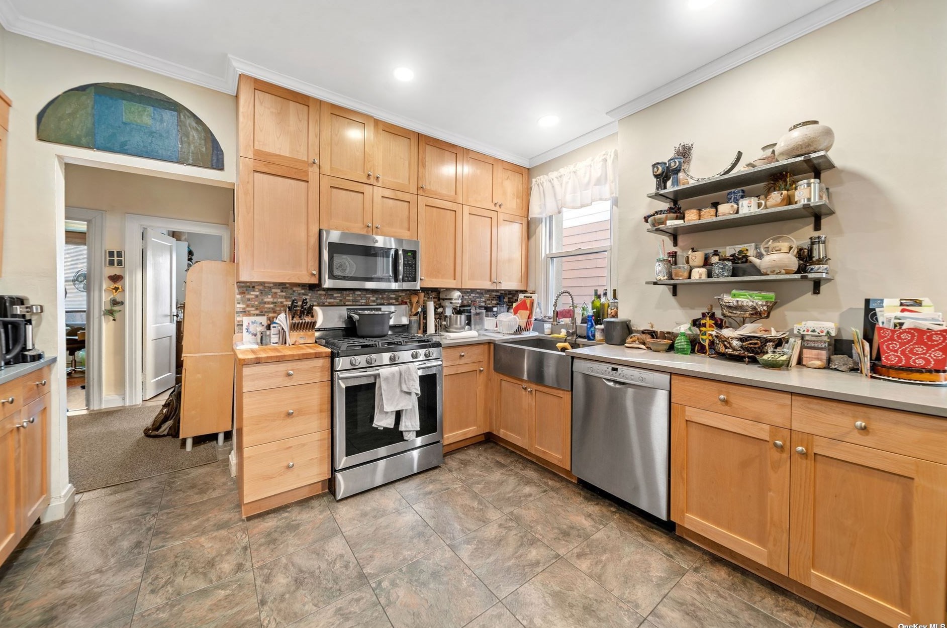 58-27 69th Pl, Flushing, NY 11378-6006