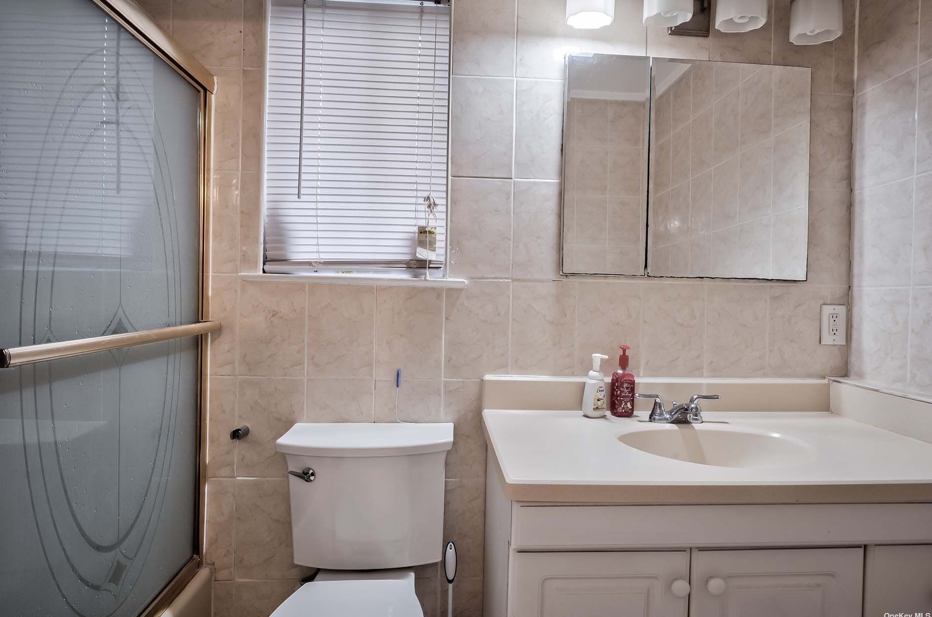 614 Woodbury Rd, Hicksville NY 11803-1012 exterior