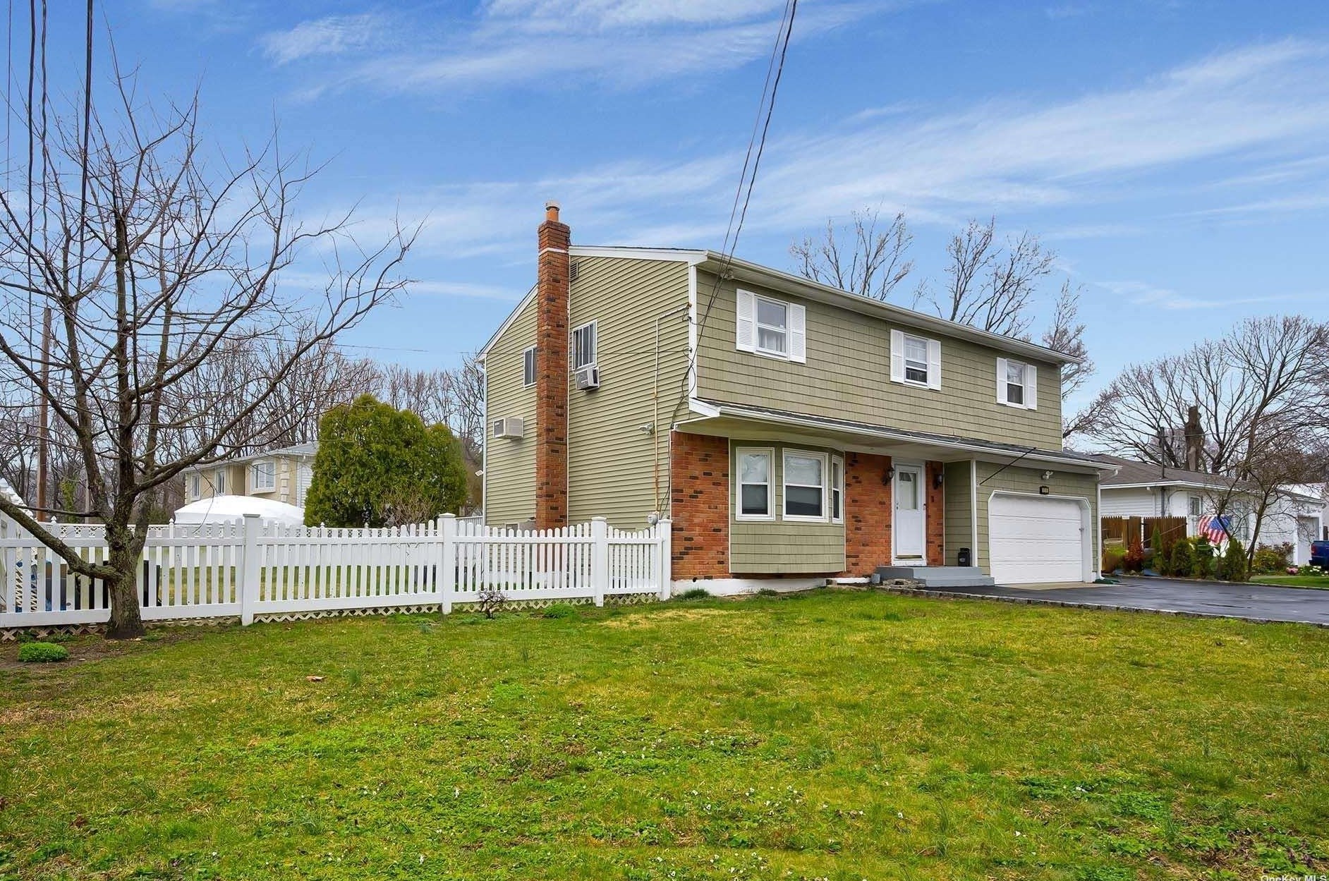 614 Woodbury Rd, Hicksville NY 11803-1012 exterior