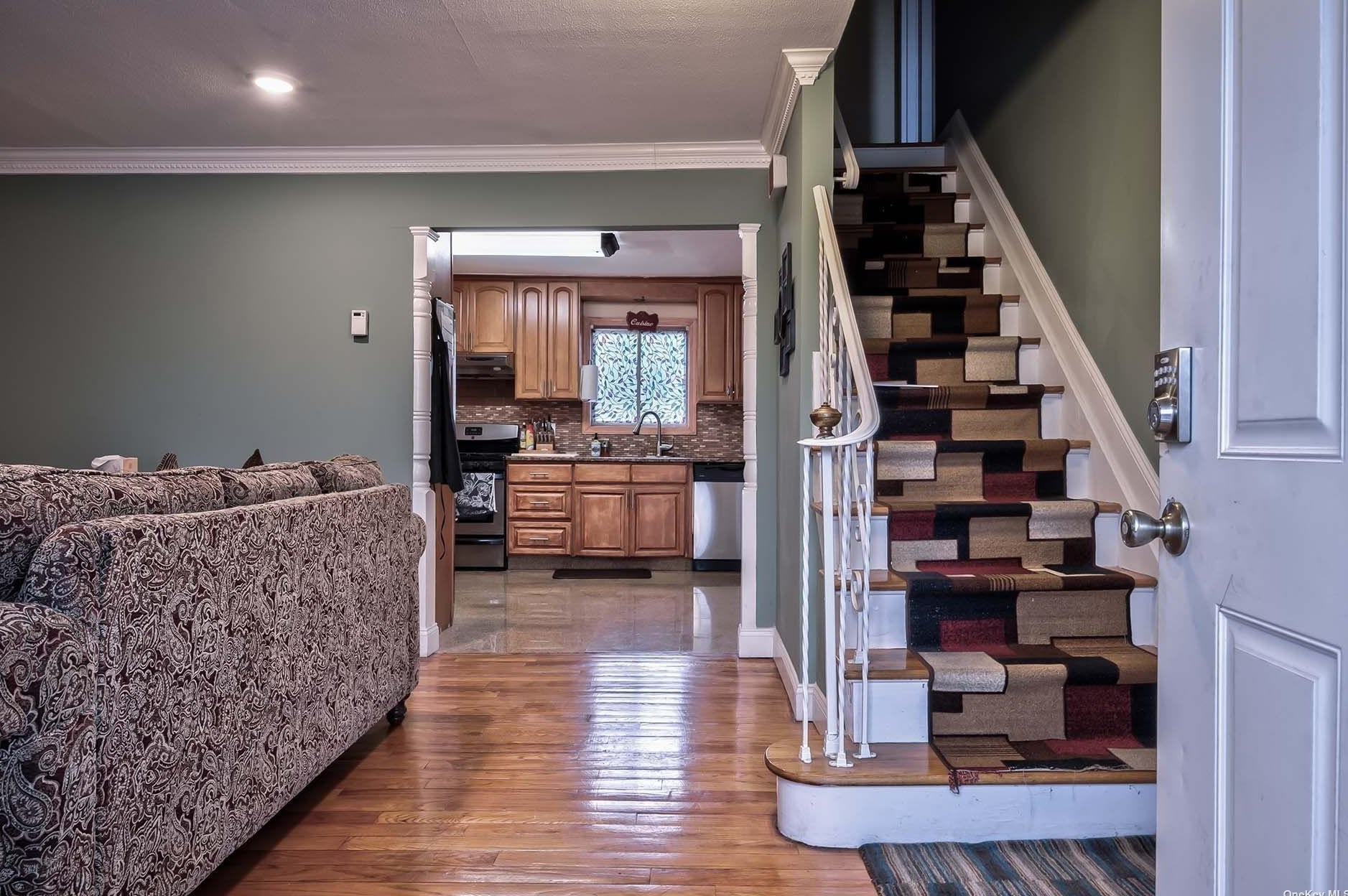 614 Woodbury Rd, Hicksville NY 11803-1012 exterior