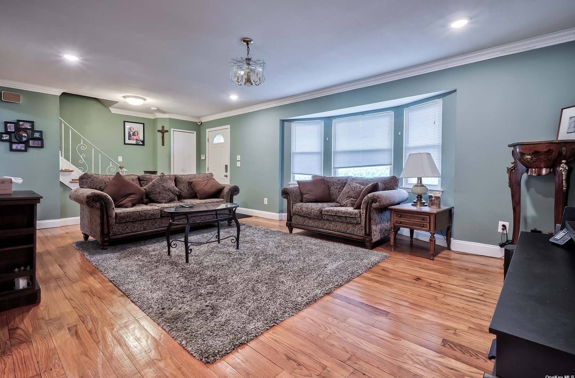 614 Woodbury Rd, Hicksville NY 11803-1012 exterior