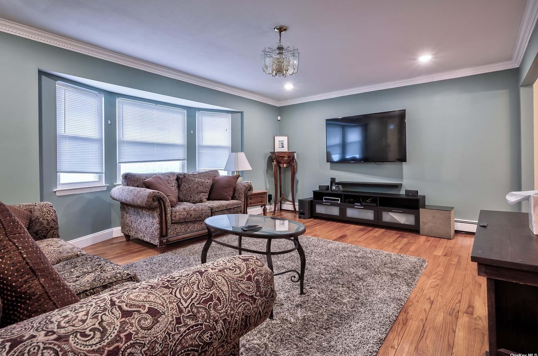 614 Woodbury Rd, Hicksville NY 11803-1012 exterior