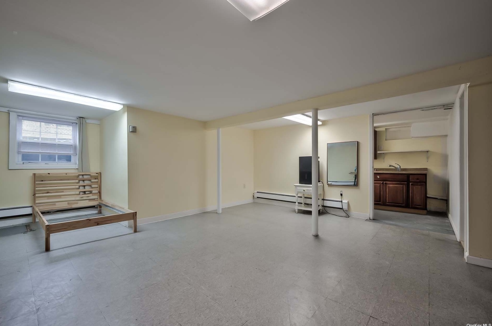 614 Woodbury Rd, Hicksville NY 11803-1012 exterior