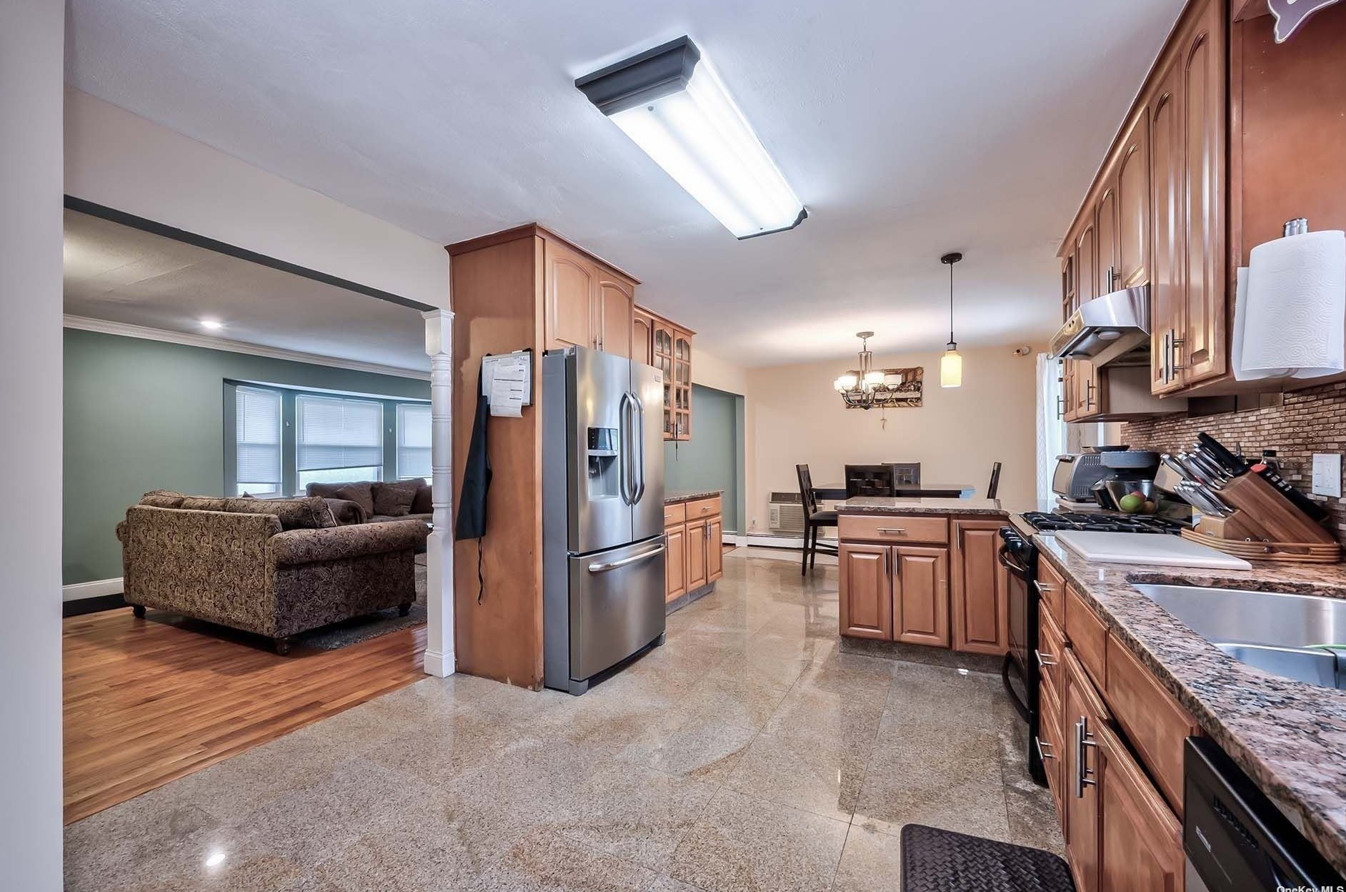 614 Woodbury Rd, Hicksville NY 11803-1012 exterior