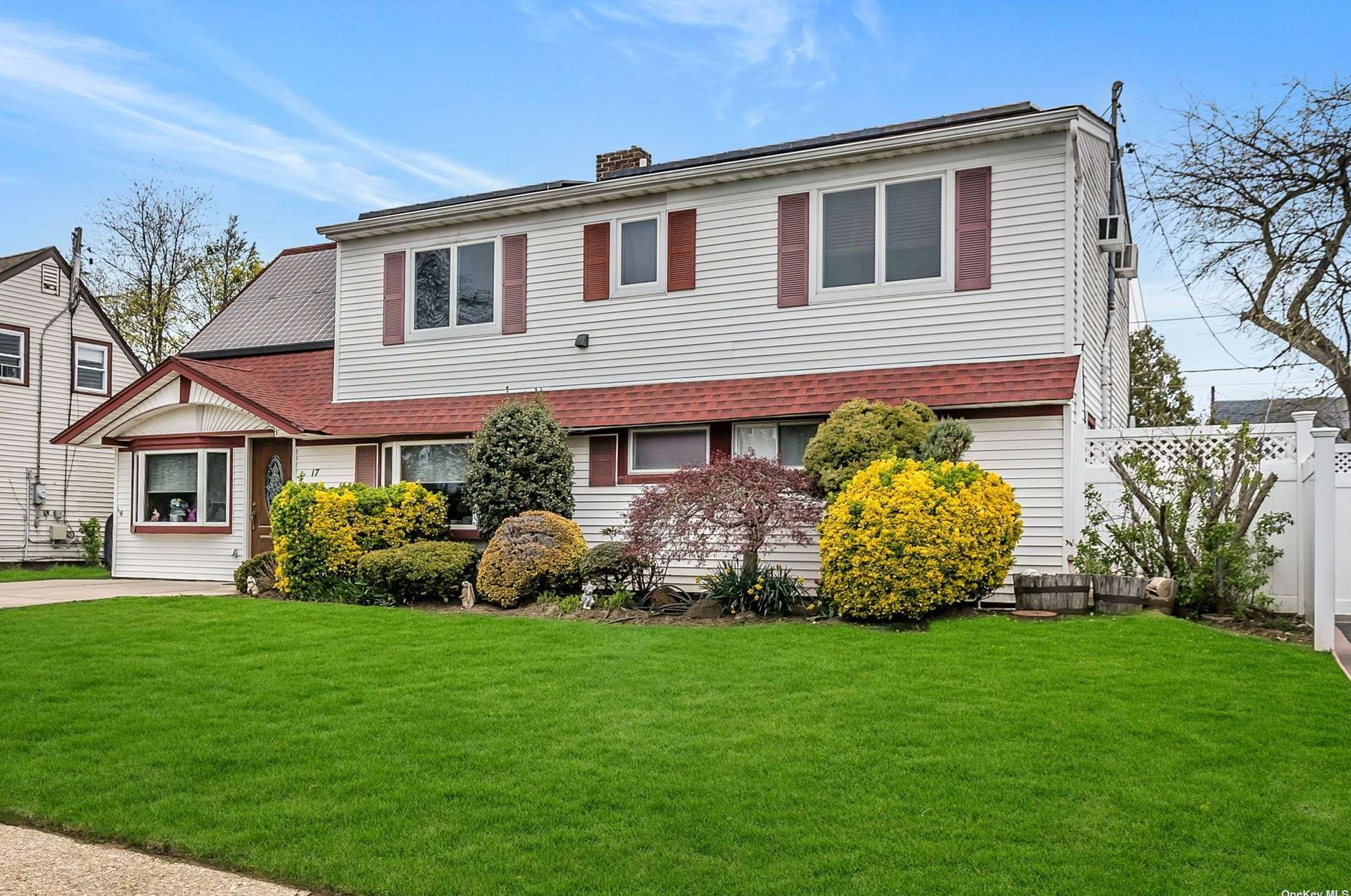 17 Sunset Ln, Plainedge, NY 11756-4509